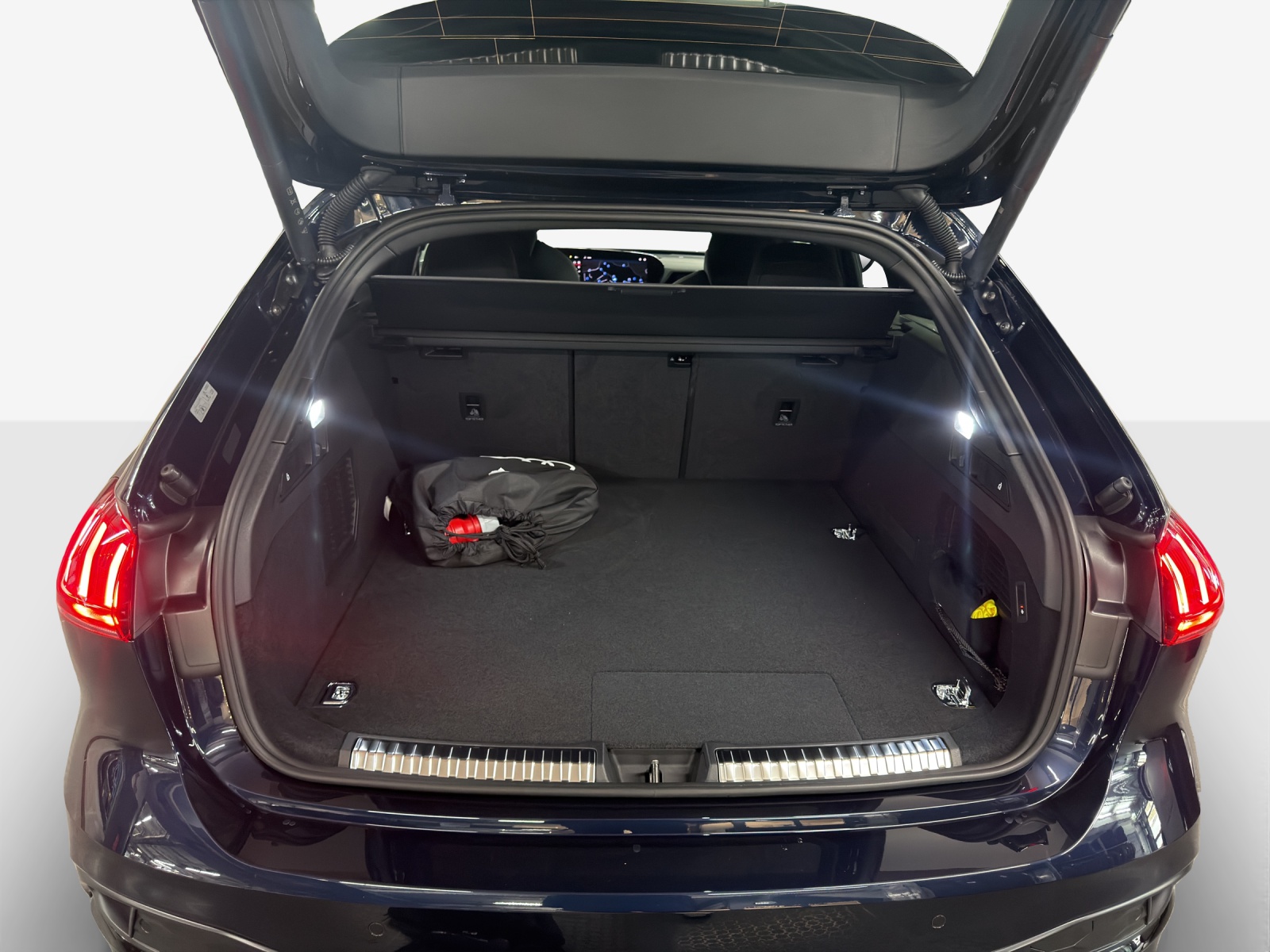 AUDI A5 Avant e-hybrid quattro Attraction 220 kW S tronic-image-12