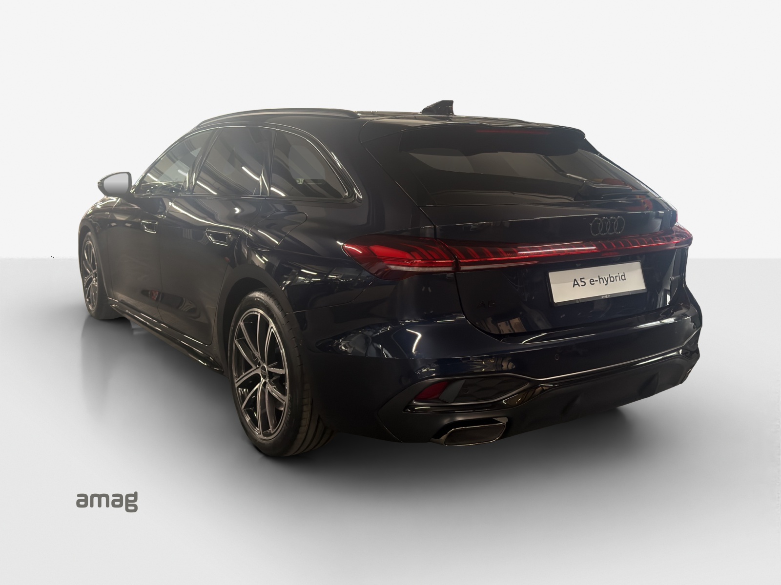 AUDI A5 Avant e-hybrid quattro Attraction 220 kW S tronic-image-2