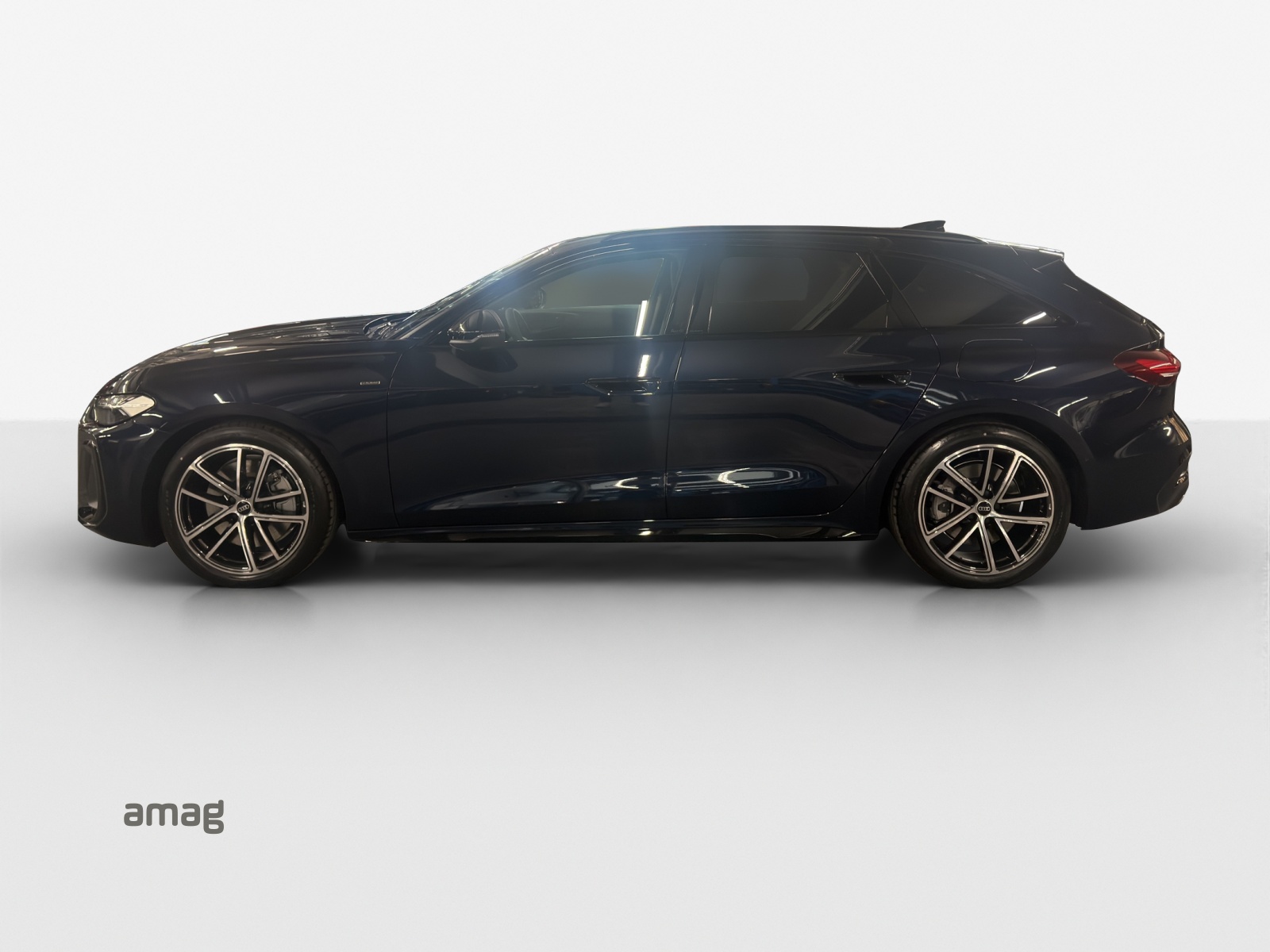 AUDI A5 Avant e-hybrid quattro Attraction 220 kW S tronic-image-1
