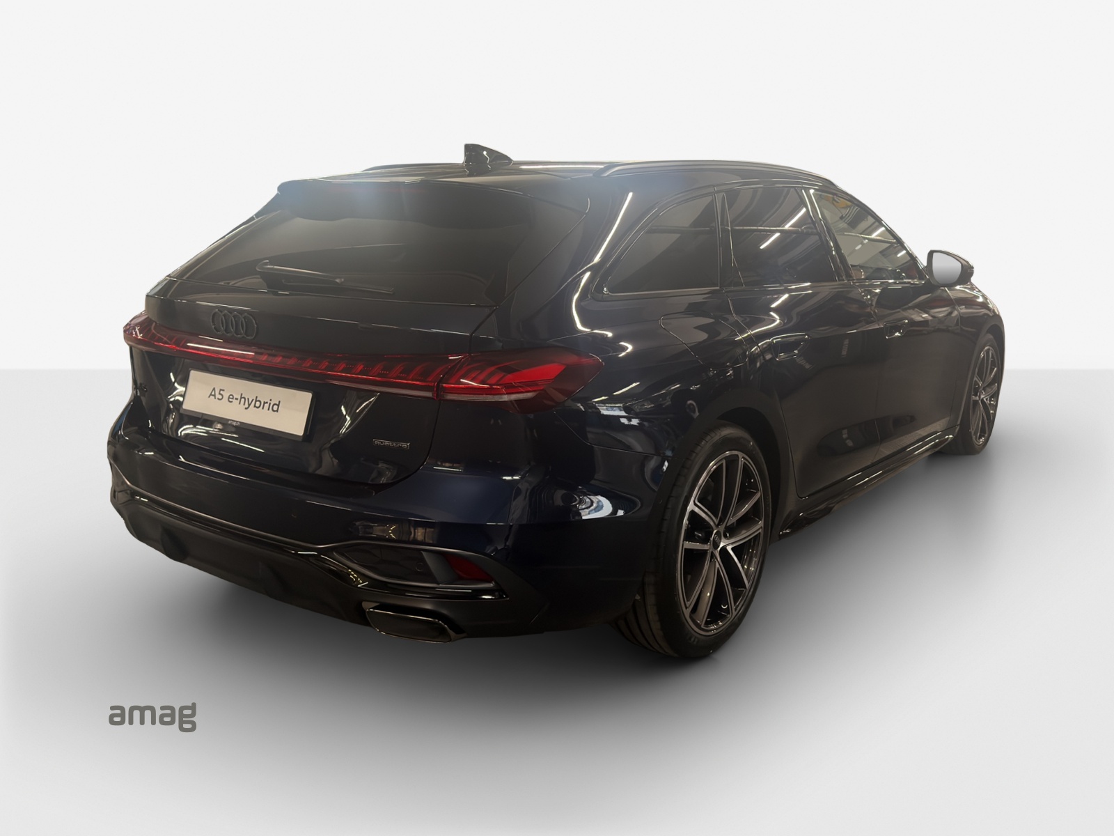 AUDI A5 Avant e-hybrid quattro Attraction 220 kW S tronic-image-4
