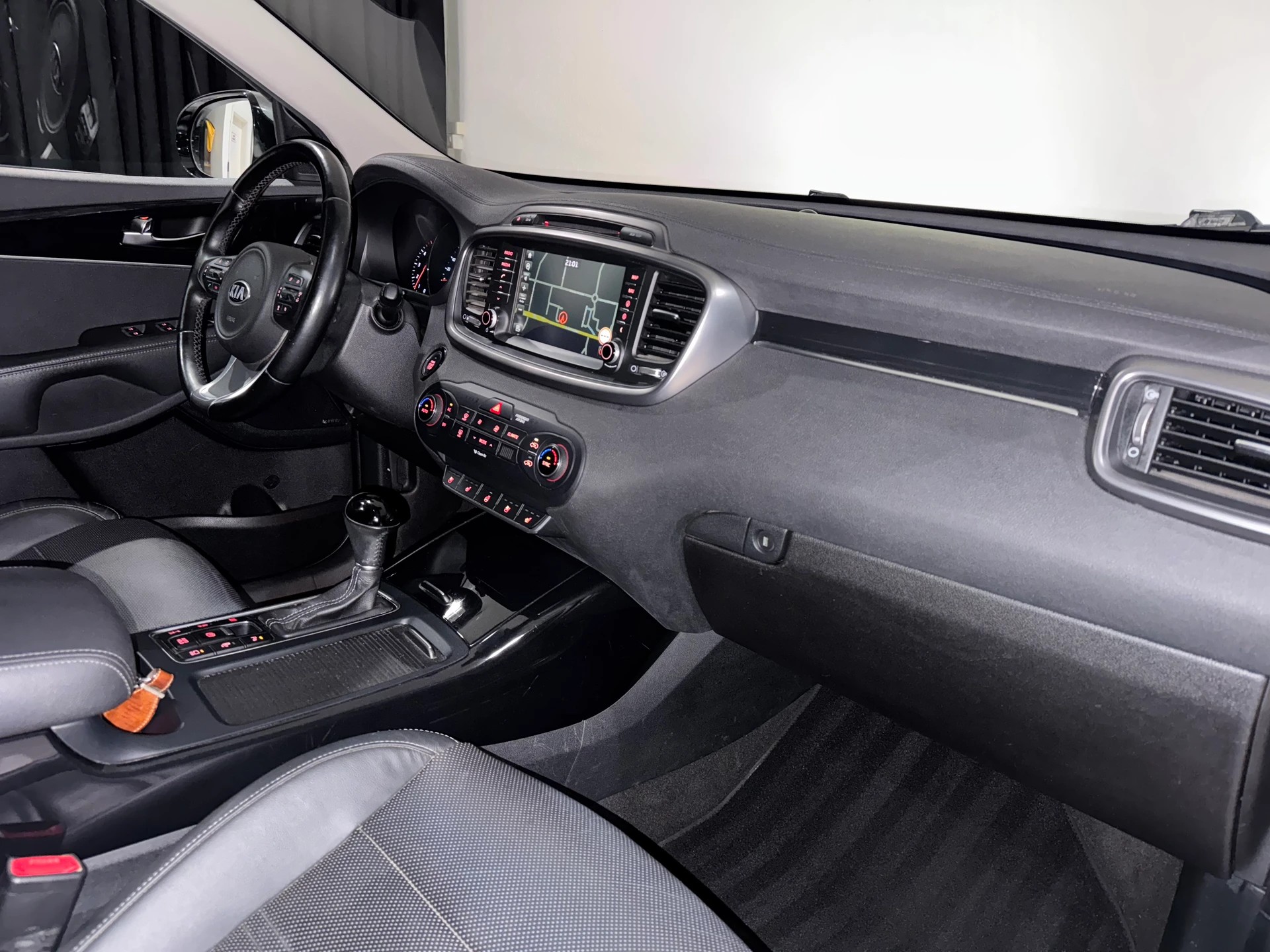 KIA Sorento 2.2 CRDI Style 5P. Automatic-image-7