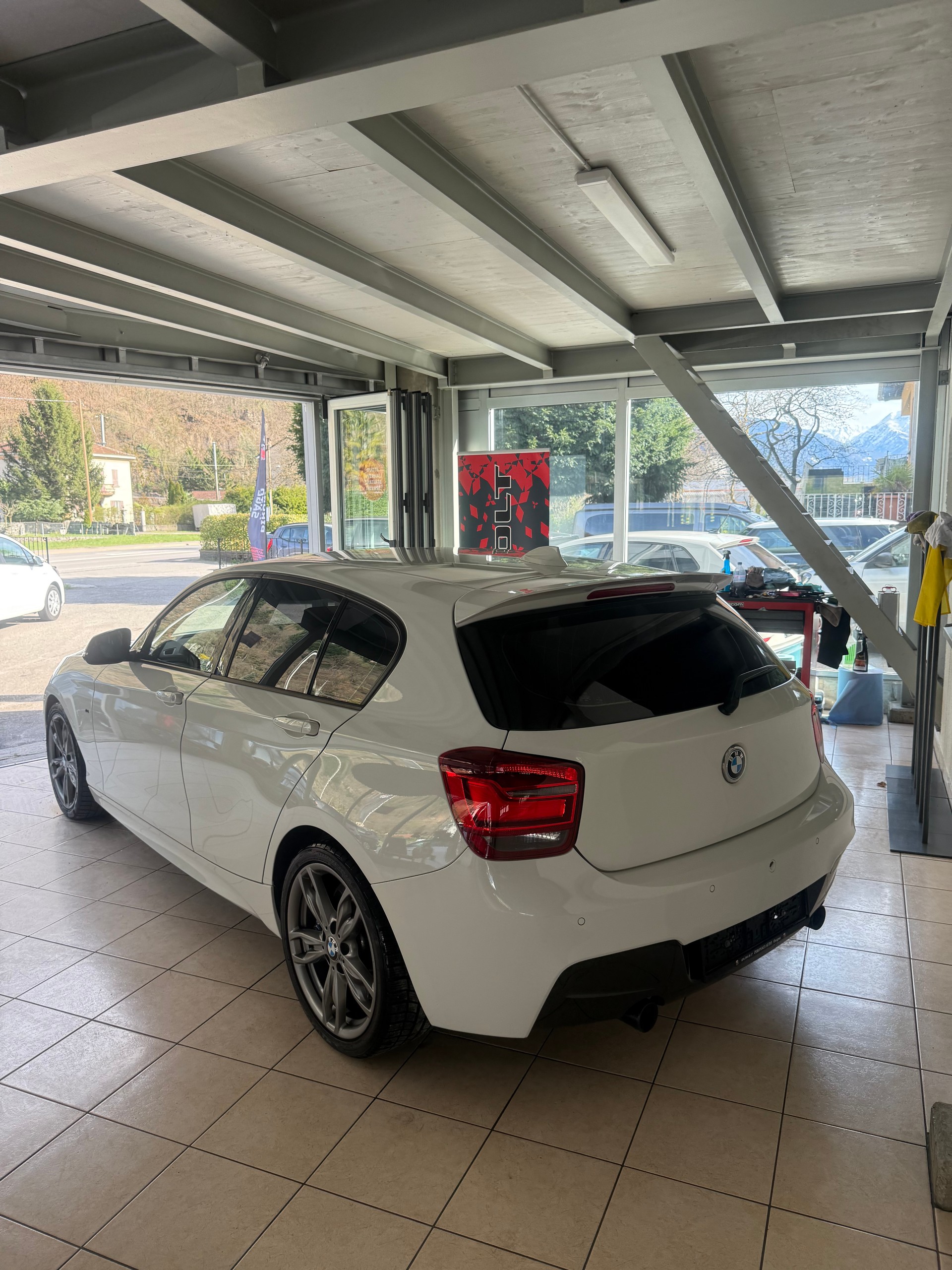 BMW M135i xDrive Steptronic-image-4
