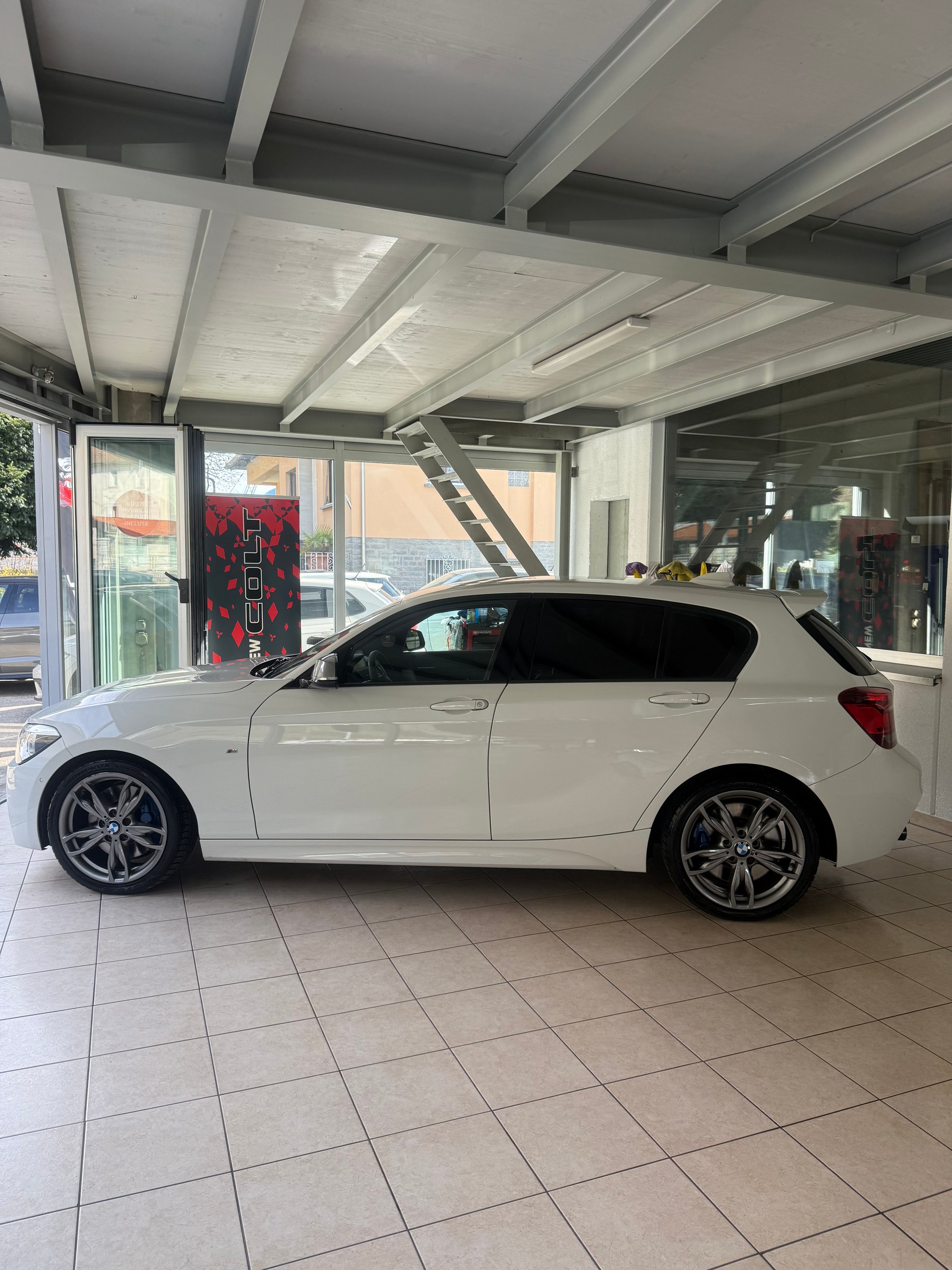 BMW M135i xDrive Steptronic-image-2