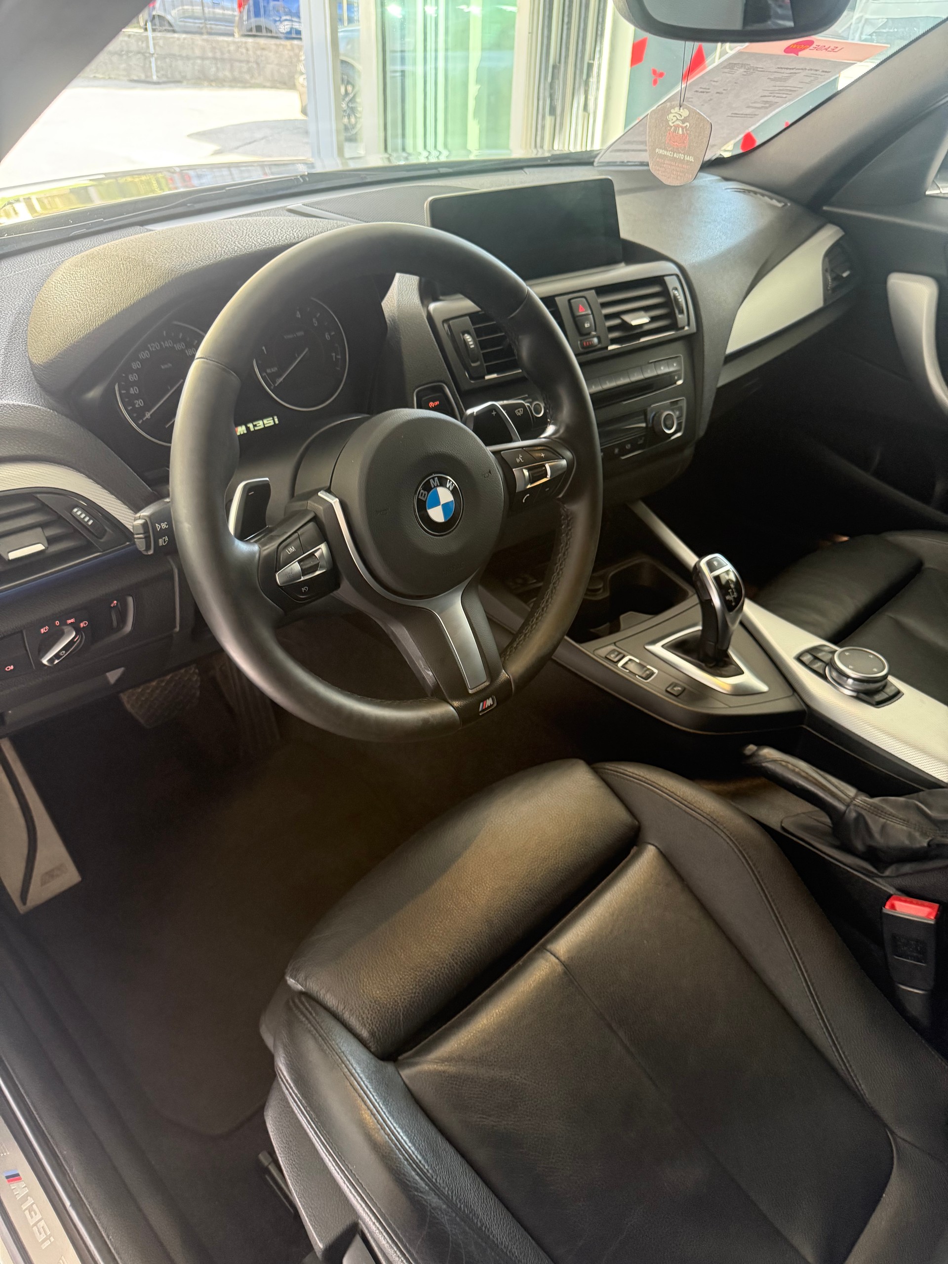 BMW M135i xDrive Steptronic-image-9