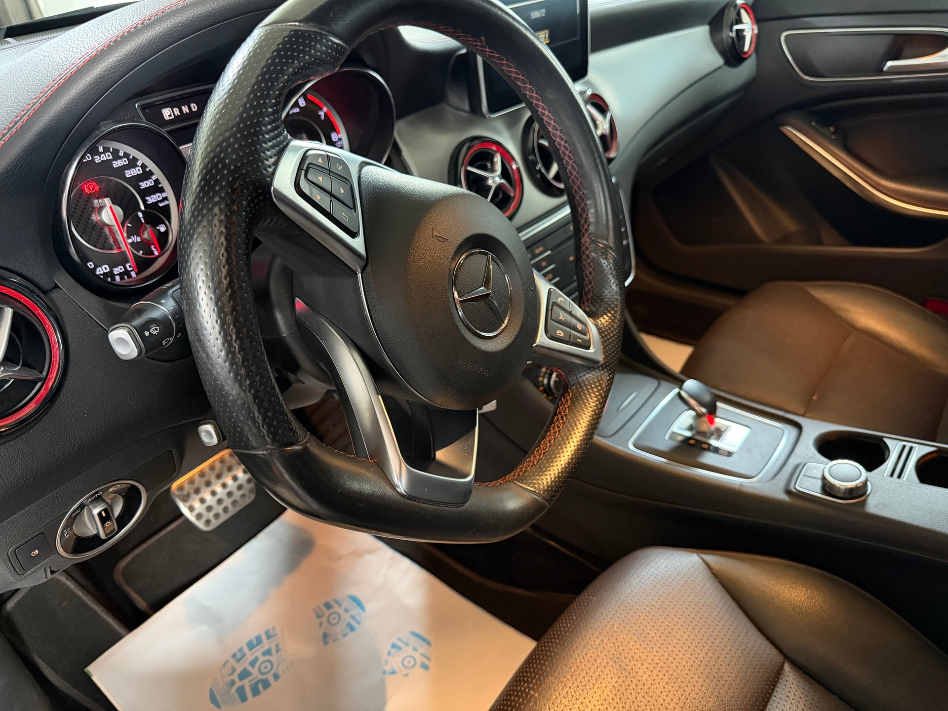 MERCEDES-BENZ CLA 45 AMG 4Matic Speedshift-image-5