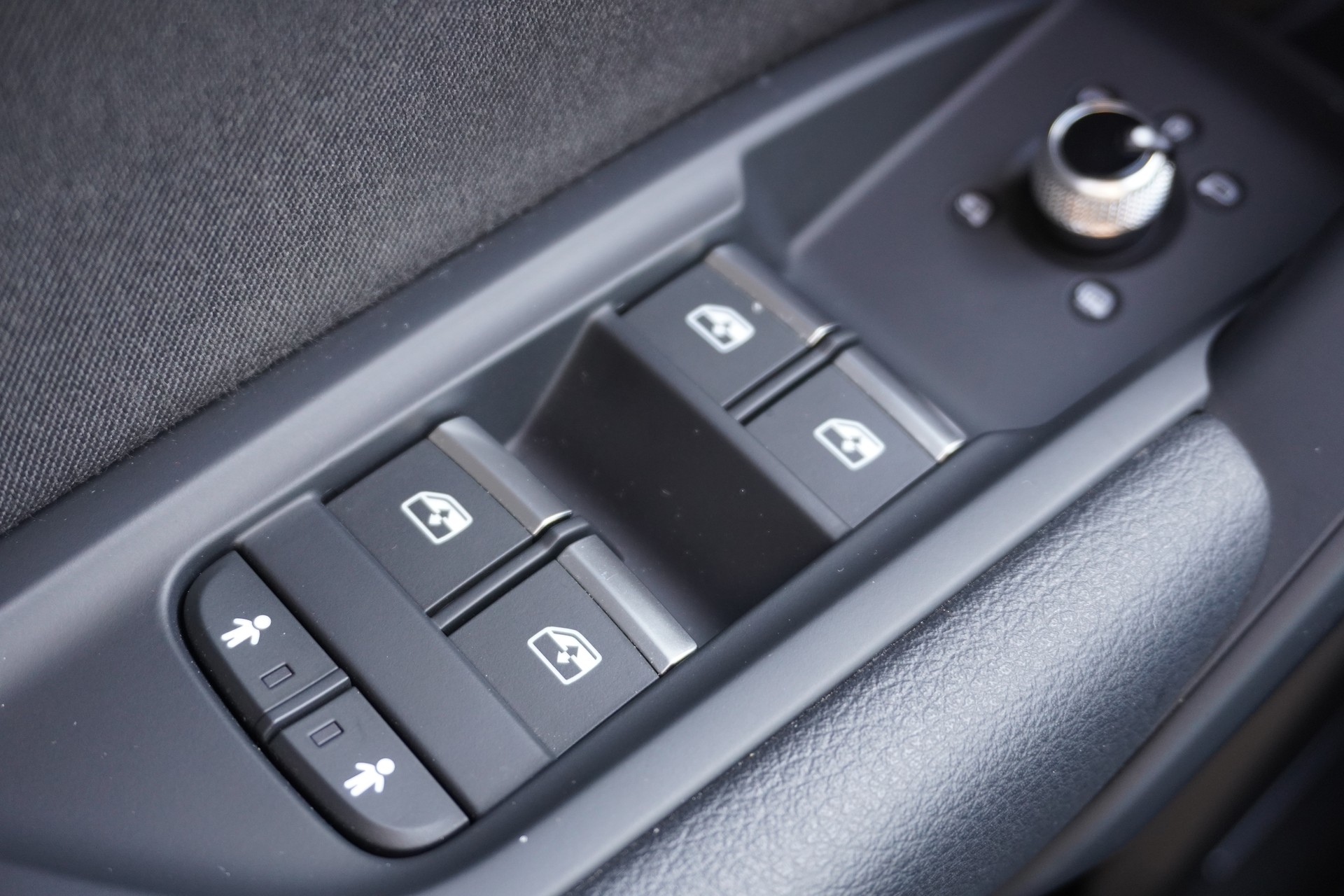 AUDI Q5 40 TDI S-line quattro S-tronic-image-35
