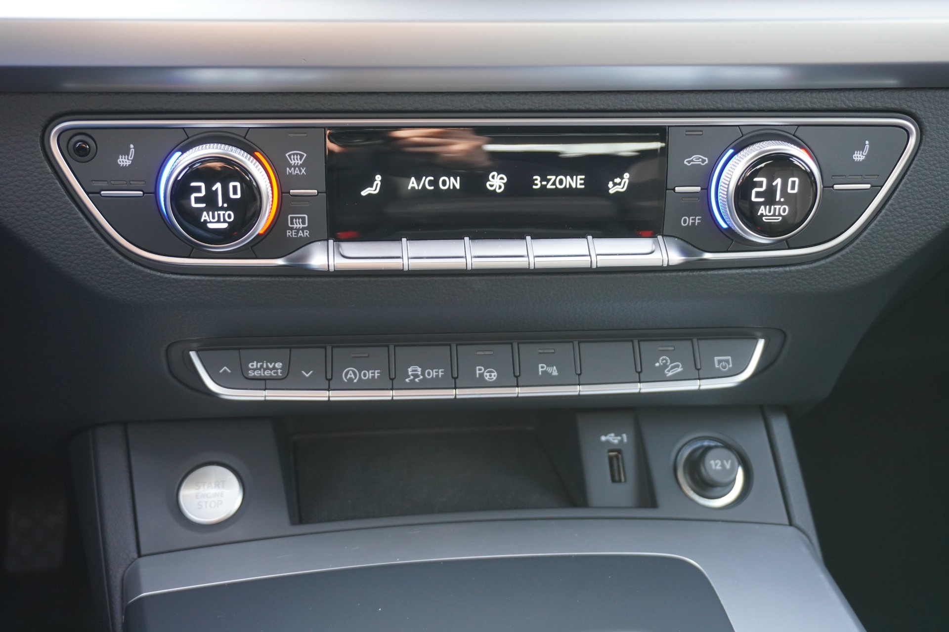 AUDI Q5 40 TDI S-line quattro S-tronic-image-18