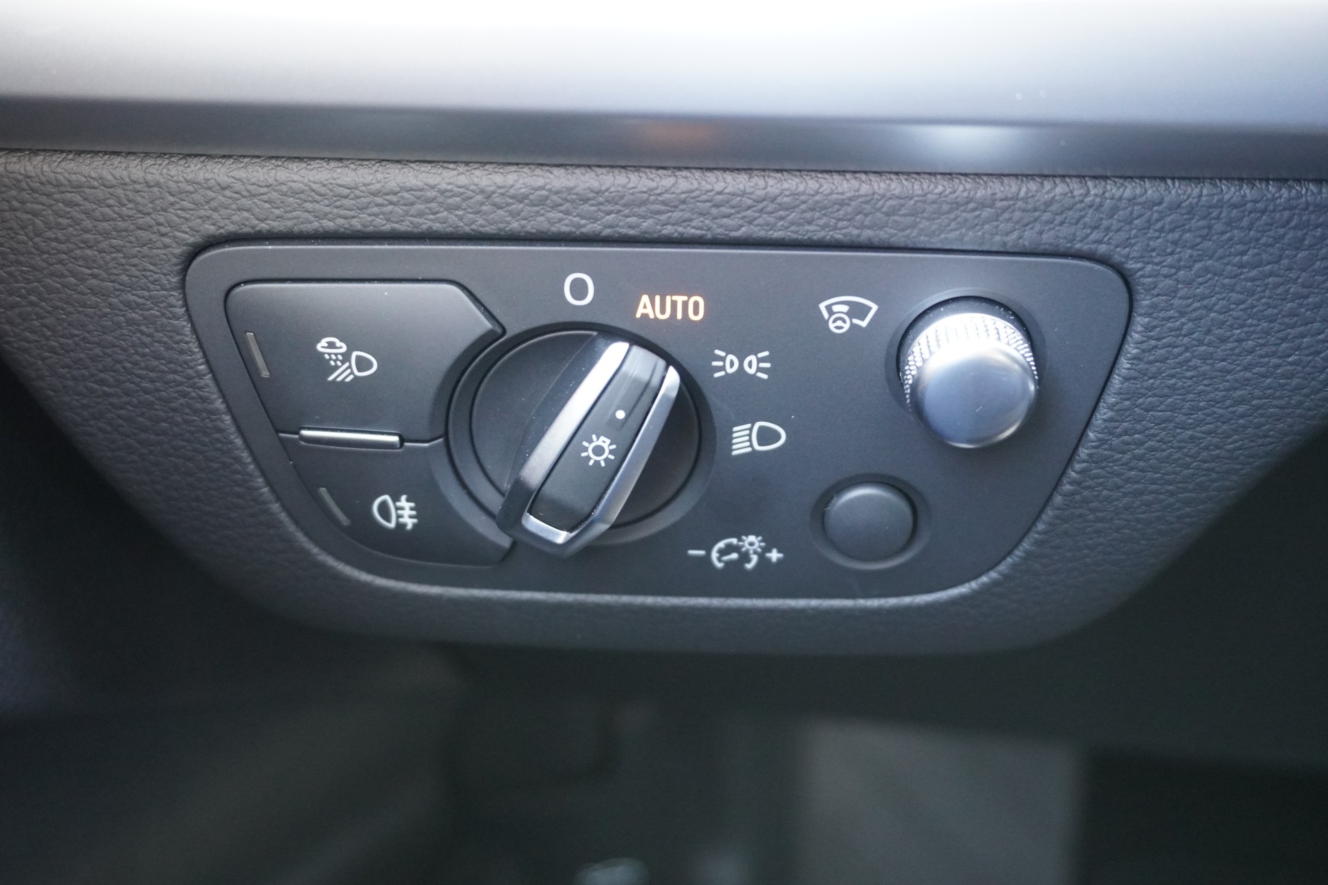 AUDI Q5 40 TDI S-line quattro S-tronic-image-34