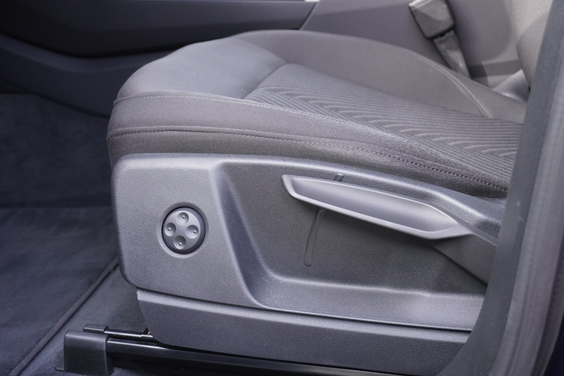 AUDI Q5 40 TDI S-line quattro S-tronic-image-40