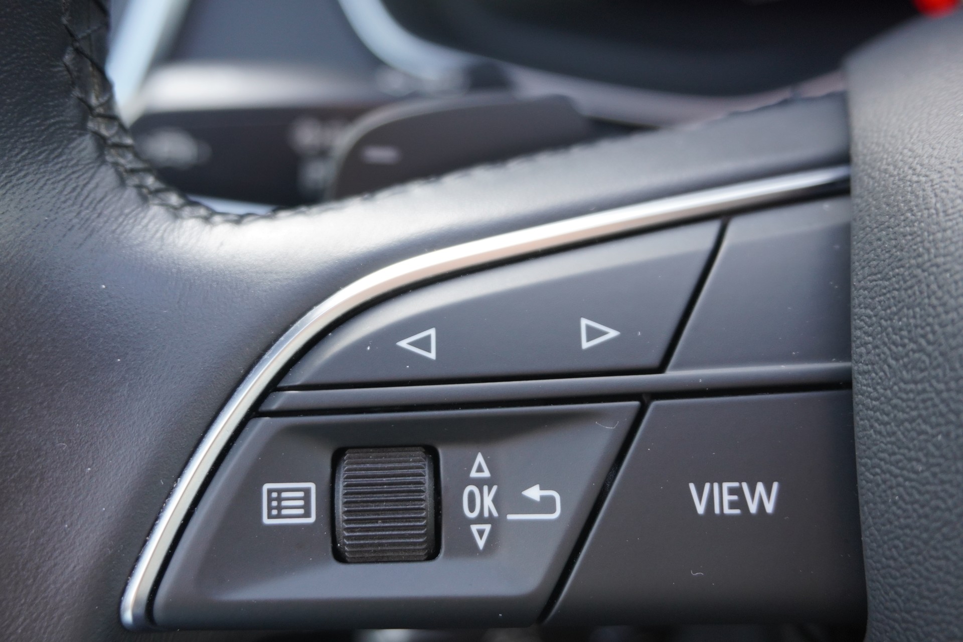 AUDI Q5 40 TDI S-line quattro S-tronic-image-32