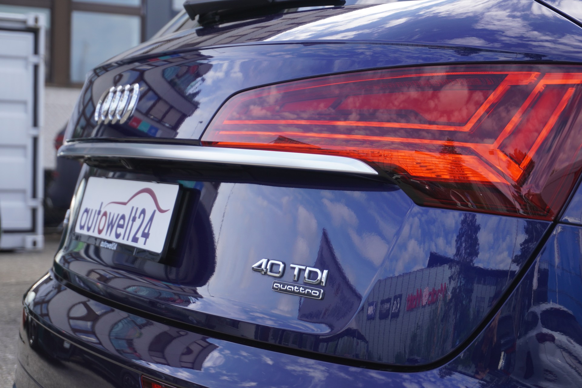 AUDI Q5 40 TDI S-line quattro S-tronic-image-44