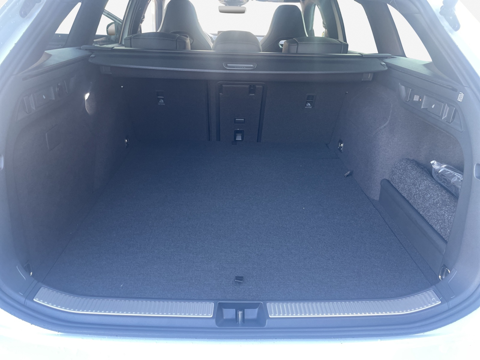 SKODA Superb Combi 1.5 TSI PHEV Sportline DSG-image-12