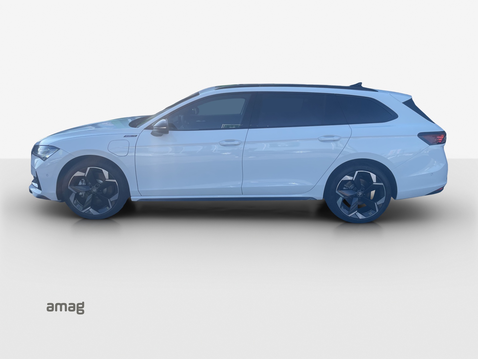SKODA Superb Combi 1.5 TSI PHEV Sportline DSG-image-1