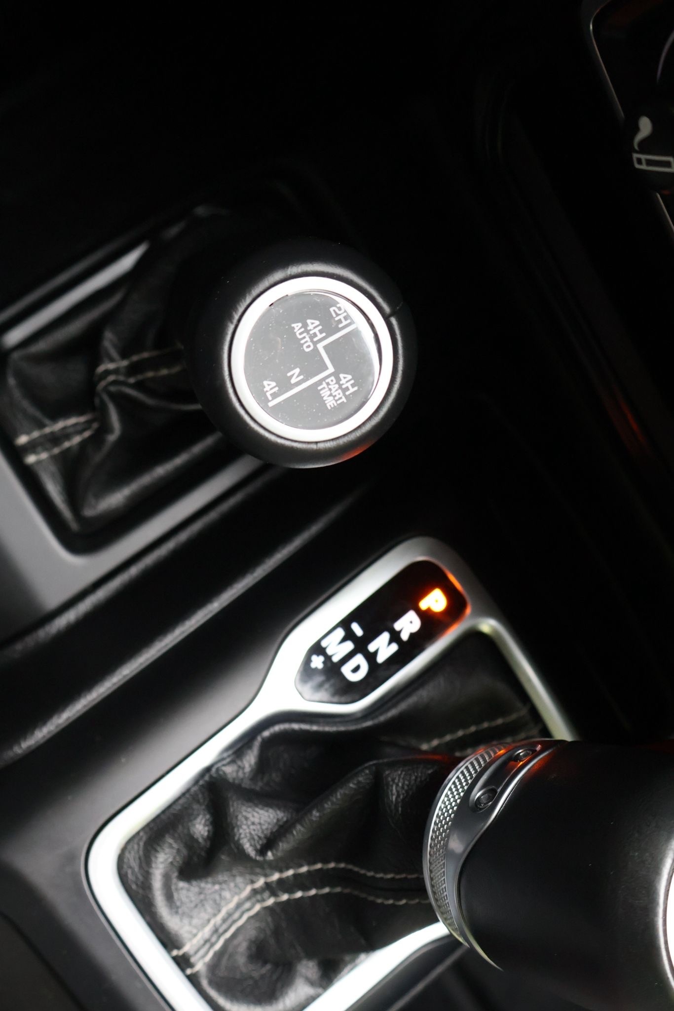 JEEP Wrangler 2.0 Overland Automatic-image-14