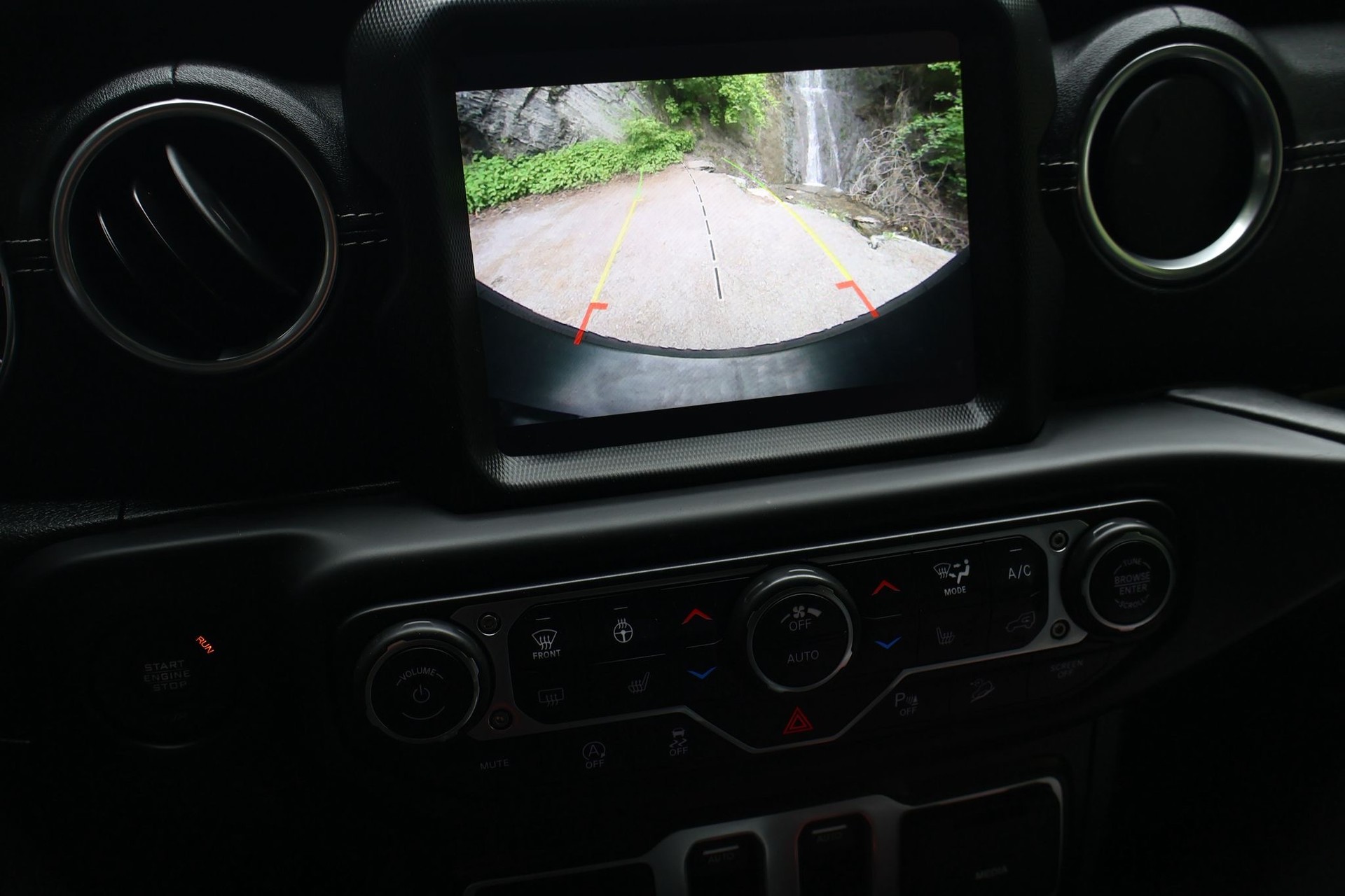 JEEP Wrangler 2.0 Overland Automatic-image-15