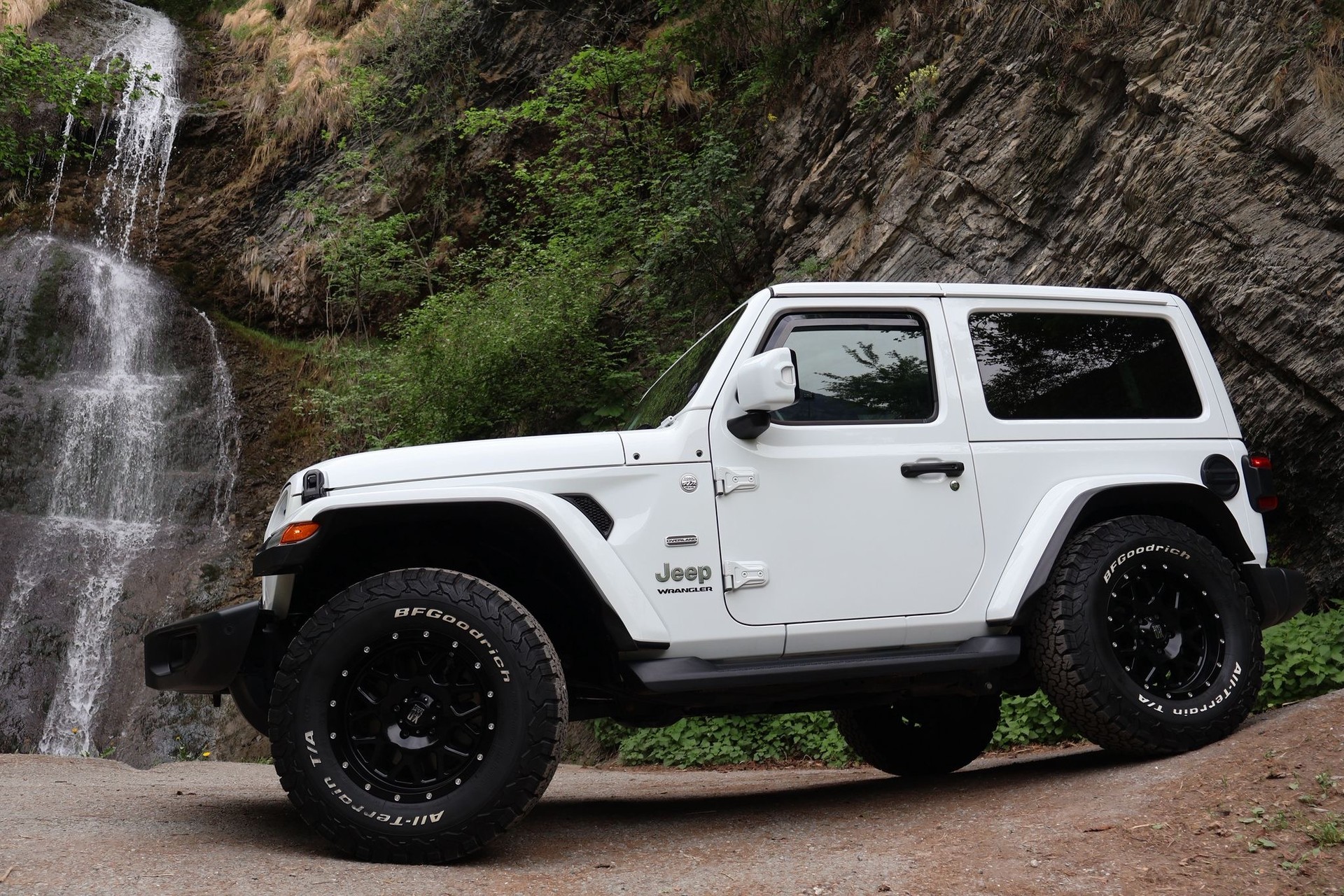 JEEP Wrangler 2.0 Overland Automatic-showroom-element-2