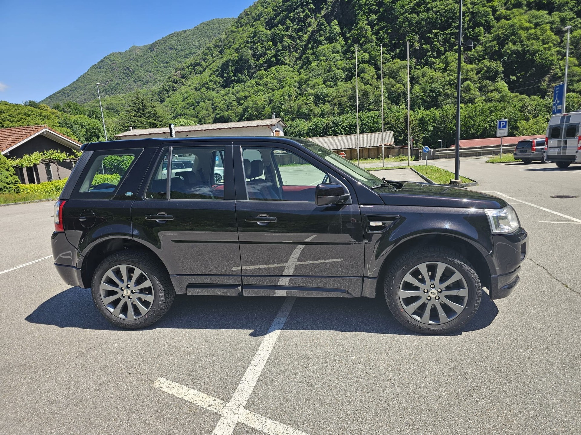 LAND ROVER Freelander 2.2 SD4 HSE Luxury Automatic-image-2