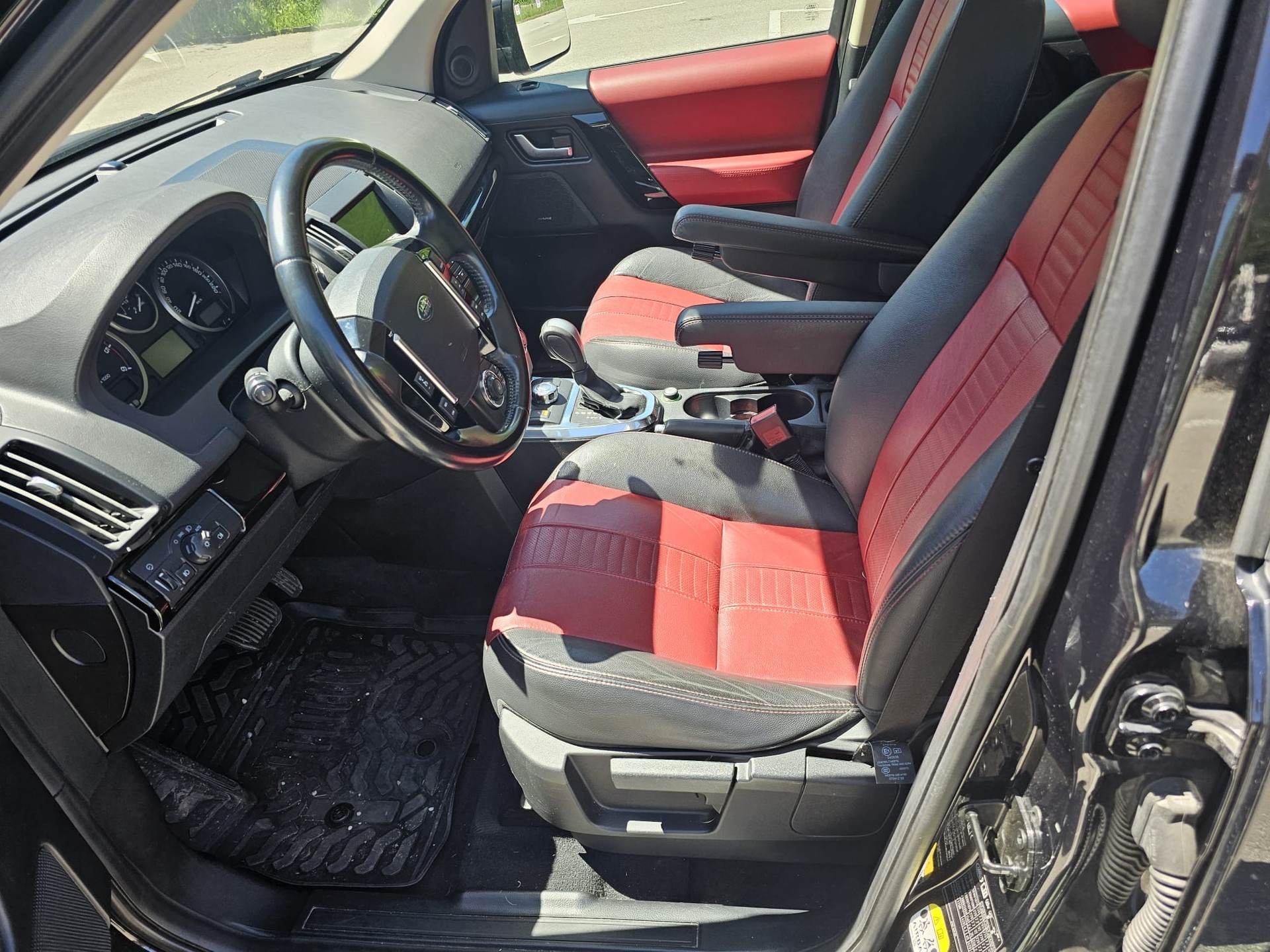 LAND ROVER Freelander 2.2 SD4 HSE Luxury Automatic-image-6