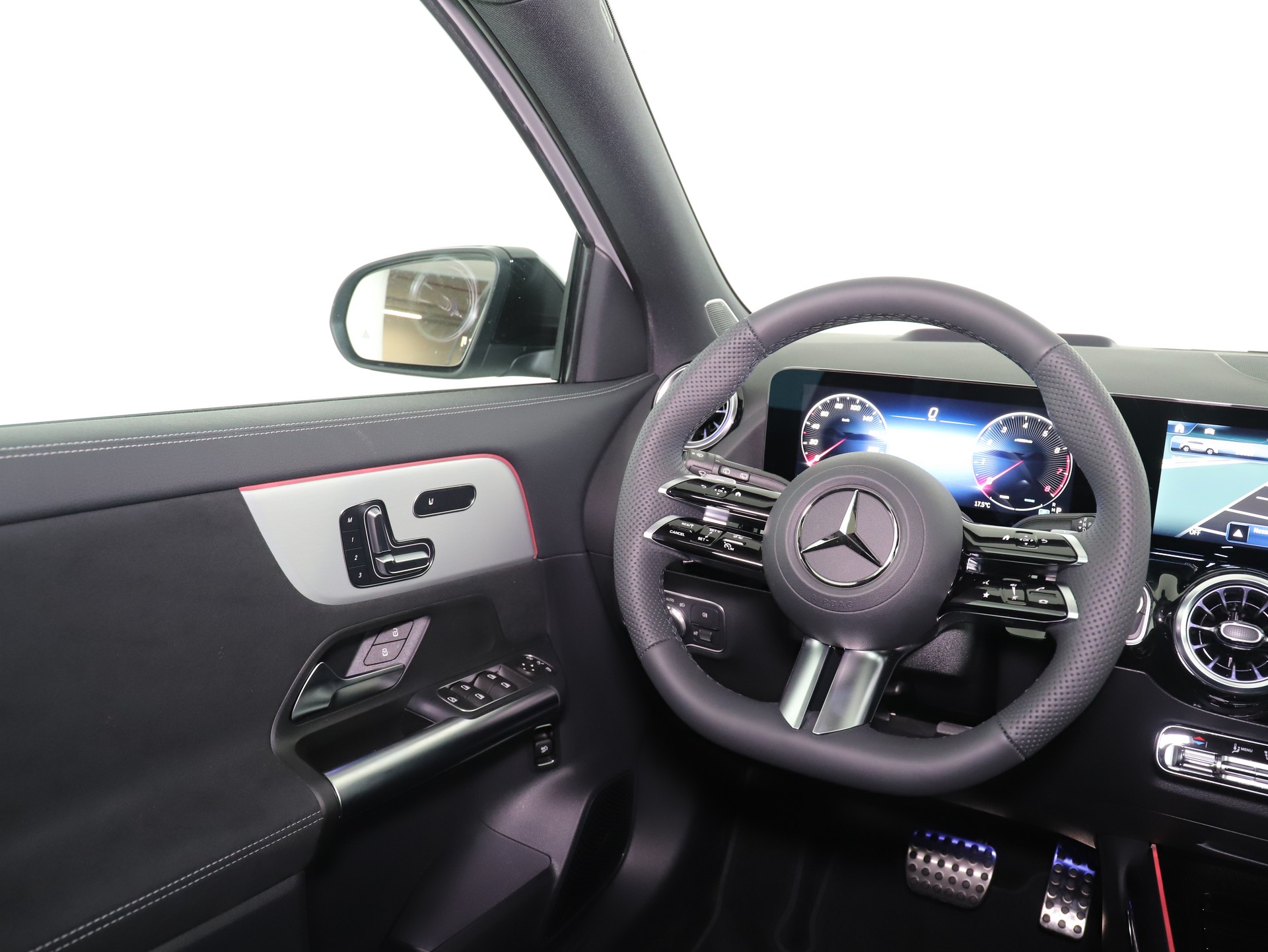 MERCEDES-BENZ GLA 200 Night Star 7G-D-image-14