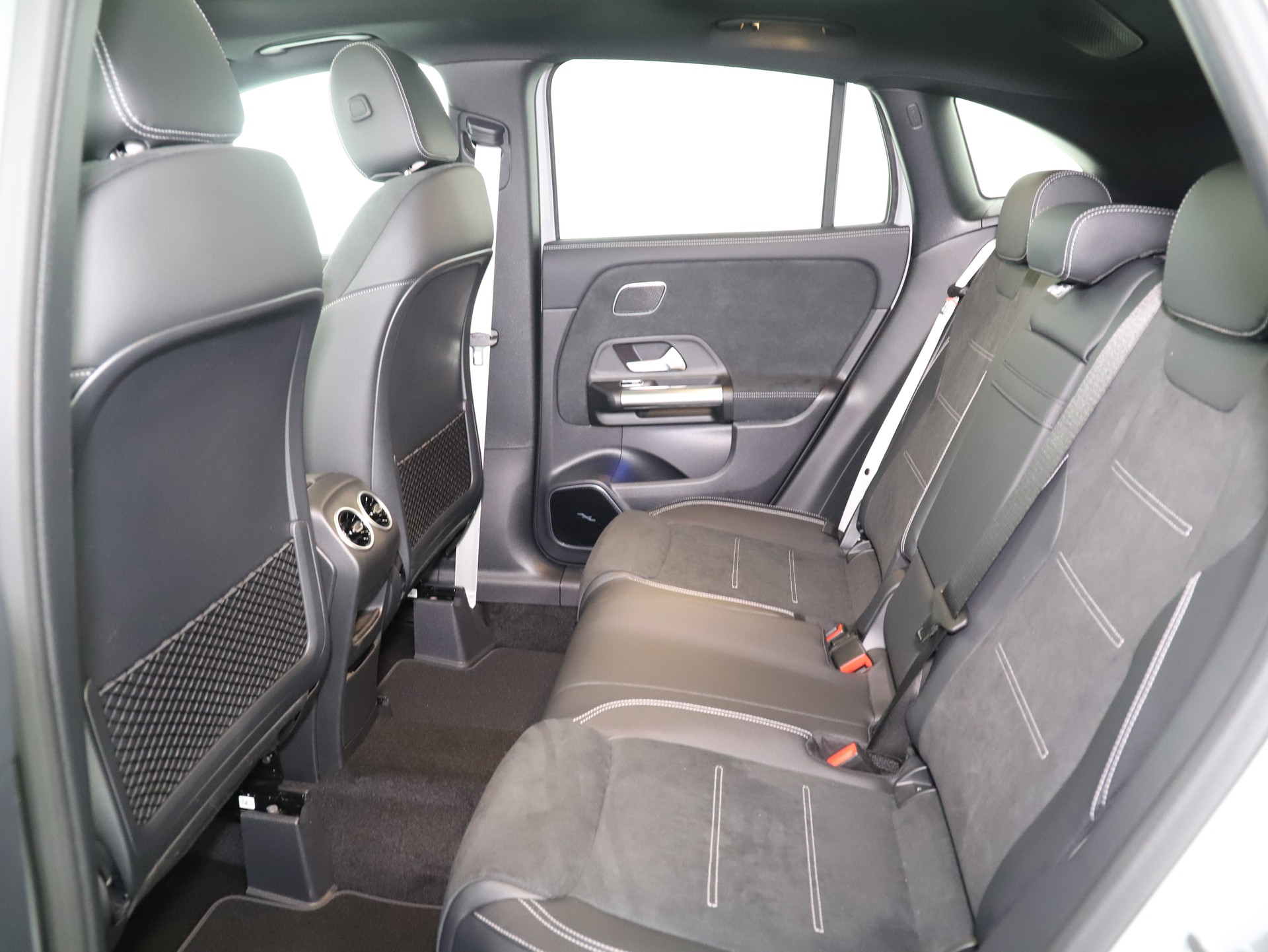 MERCEDES-BENZ GLA 200 Night Star 7G-D-image-10