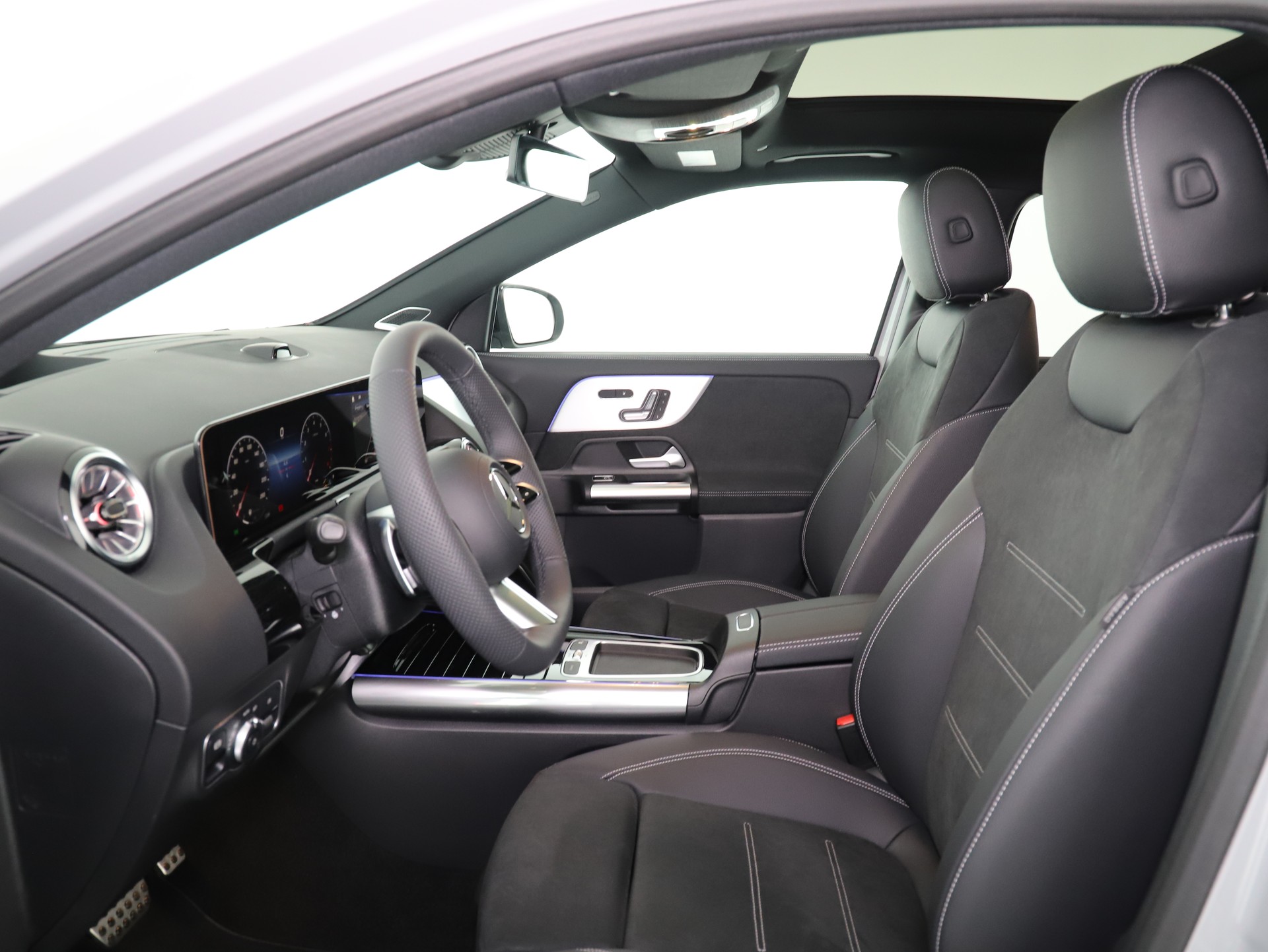 MERCEDES-BENZ GLA 200 Night Star 7G-D-image-9