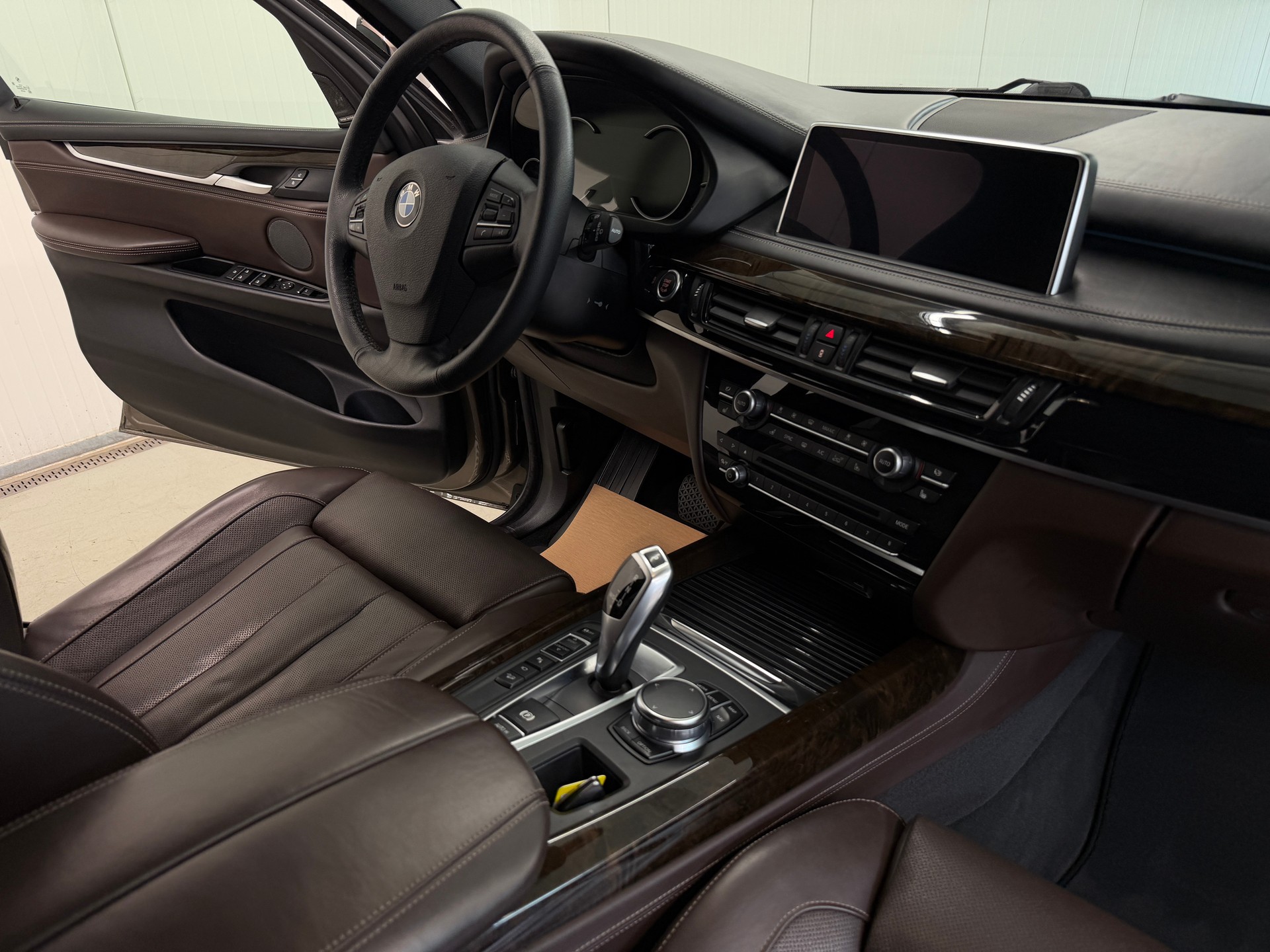 BMW X5 xDrive 40d Steptronic-image-24