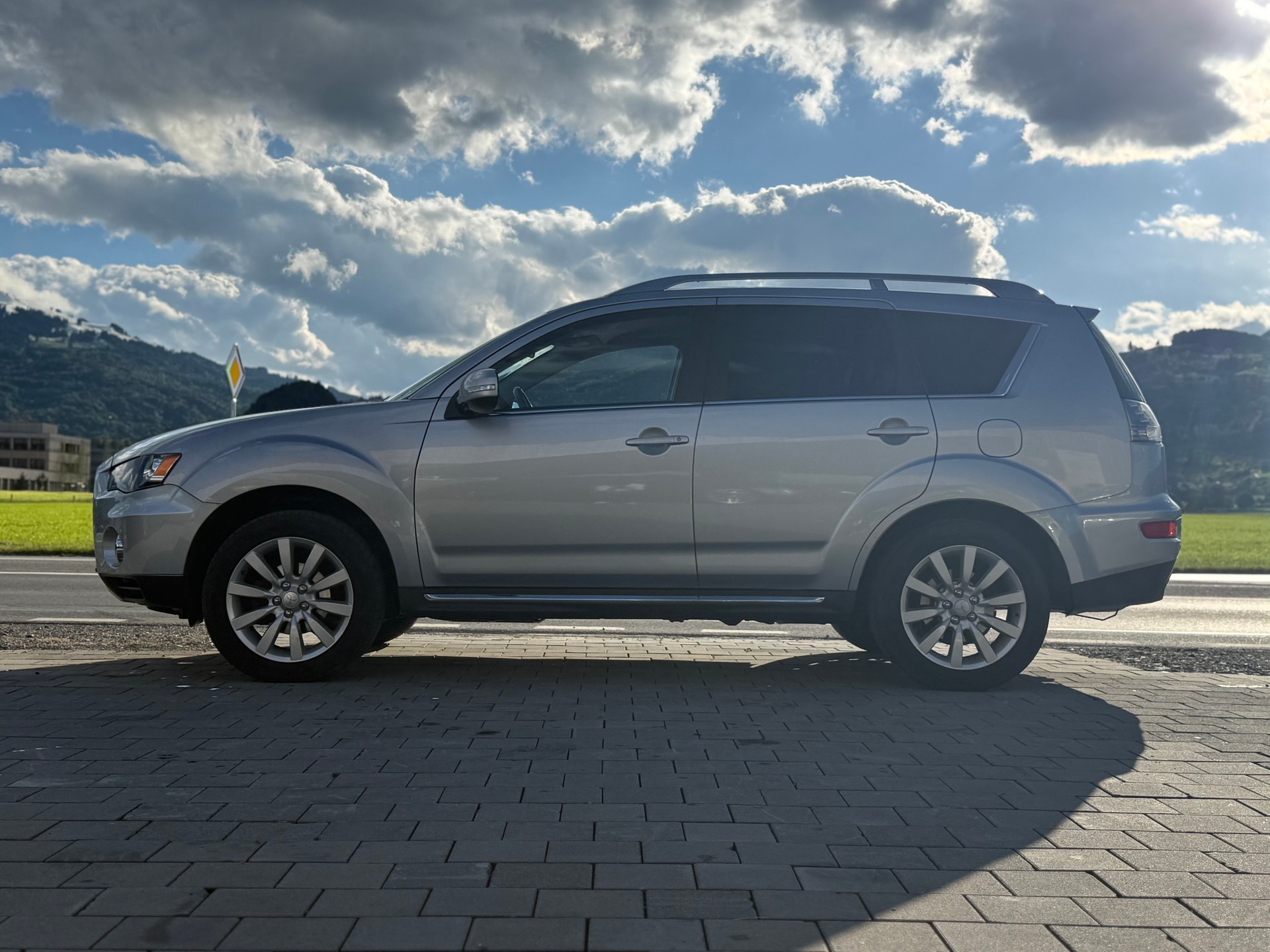 MITSUBISHI Outlander 2.2 DID Invite 4WD TC-SST-image-3