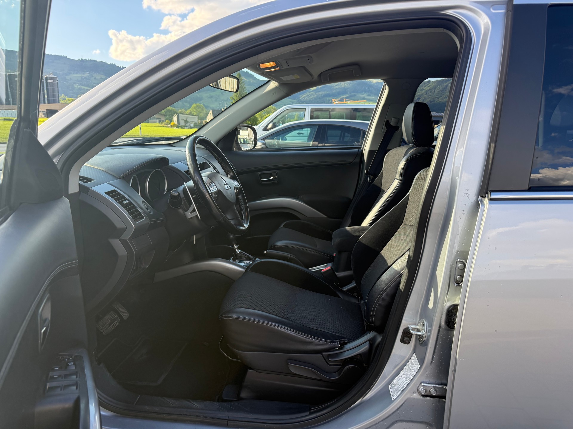 MITSUBISHI Outlander 2.2 DID Invite 4WD TC-SST-image-9