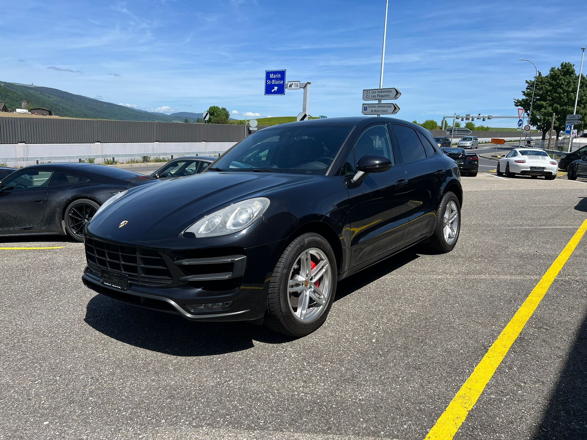 PORSCHE Macan Turbo PDK-showroom-element-2