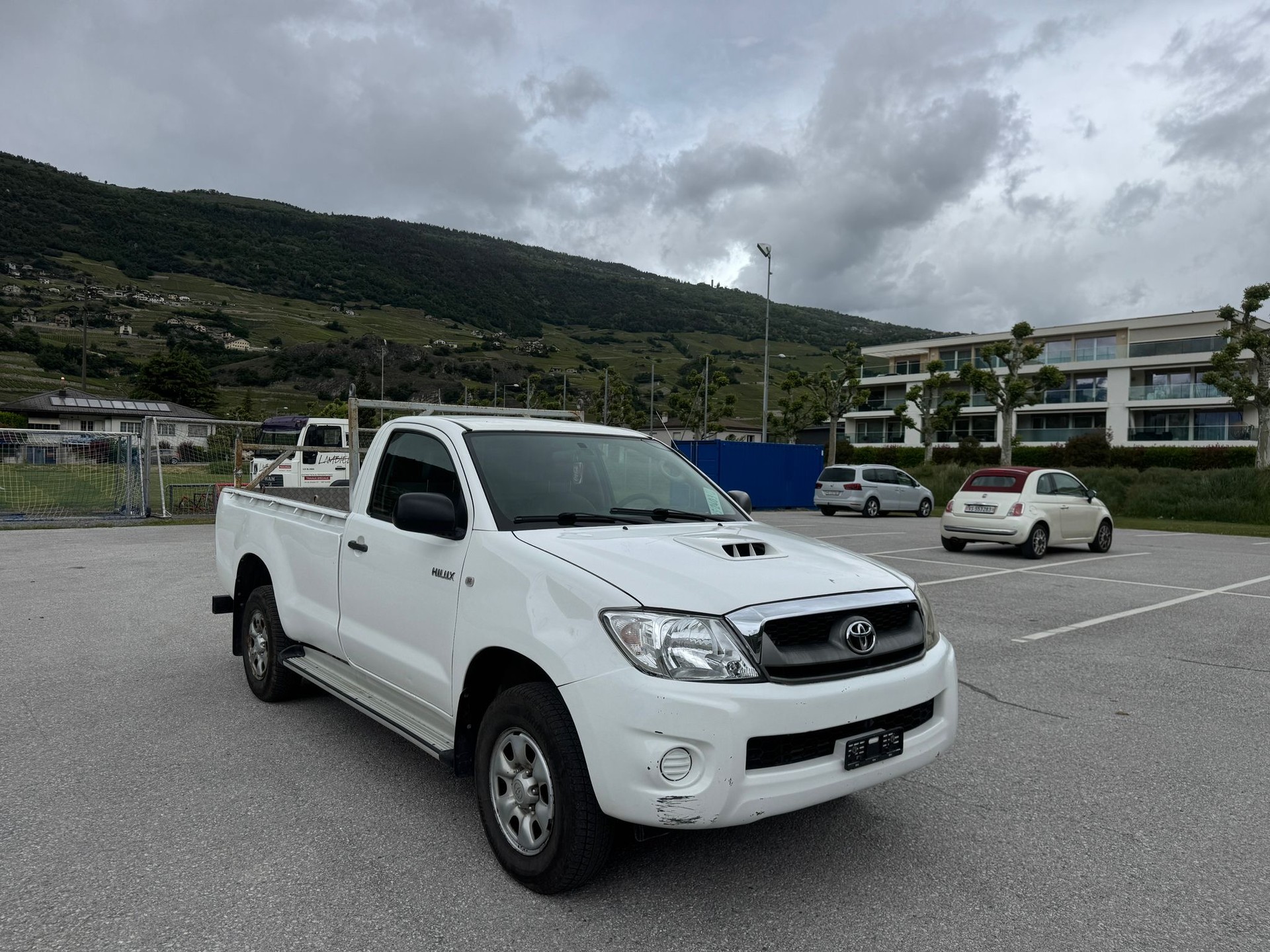 TOYOTA Hilux 4x4 SingleCab LineaLuna-image-1