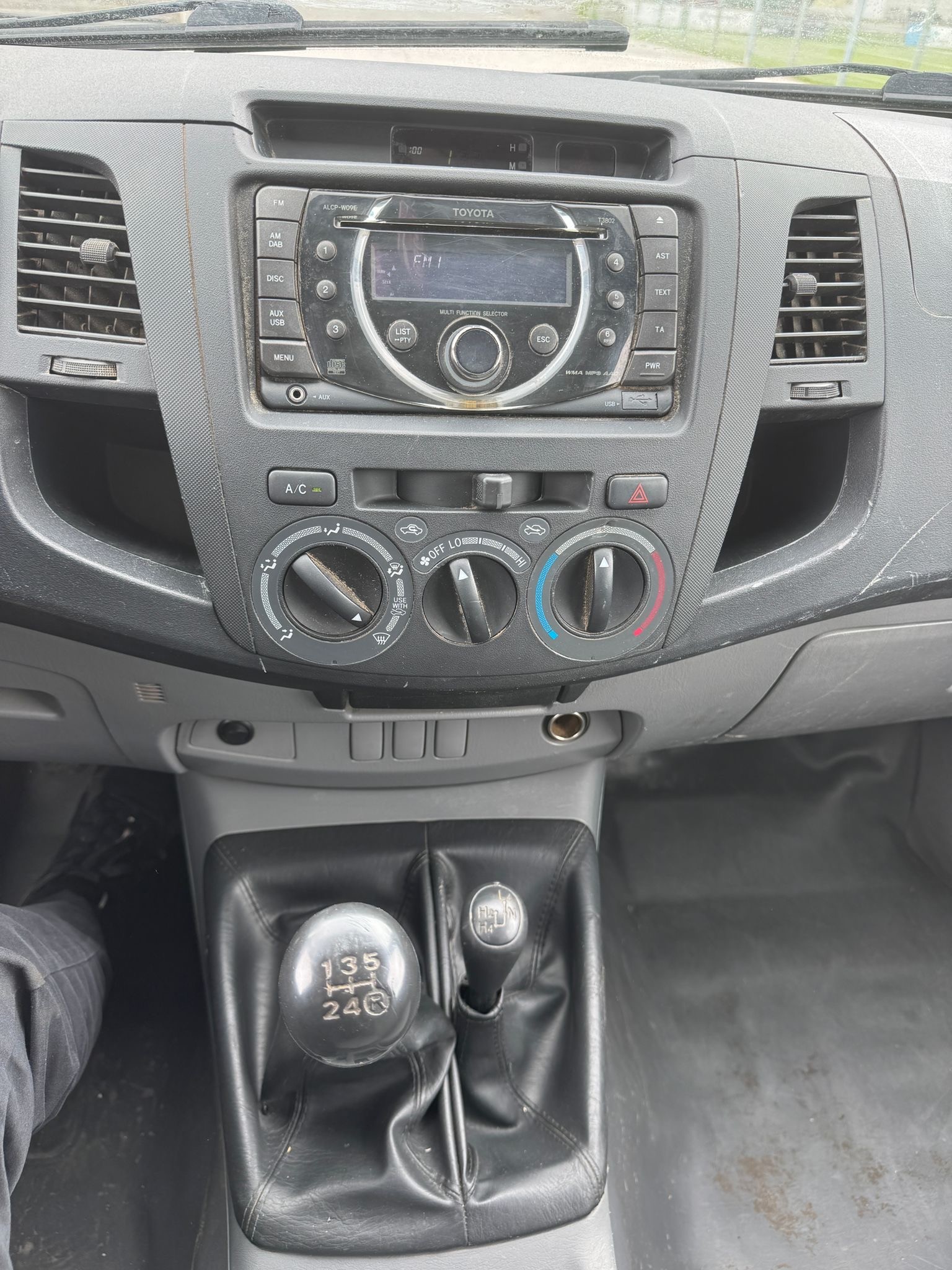TOYOTA Hilux 4x4 SingleCab LineaLuna-image-10