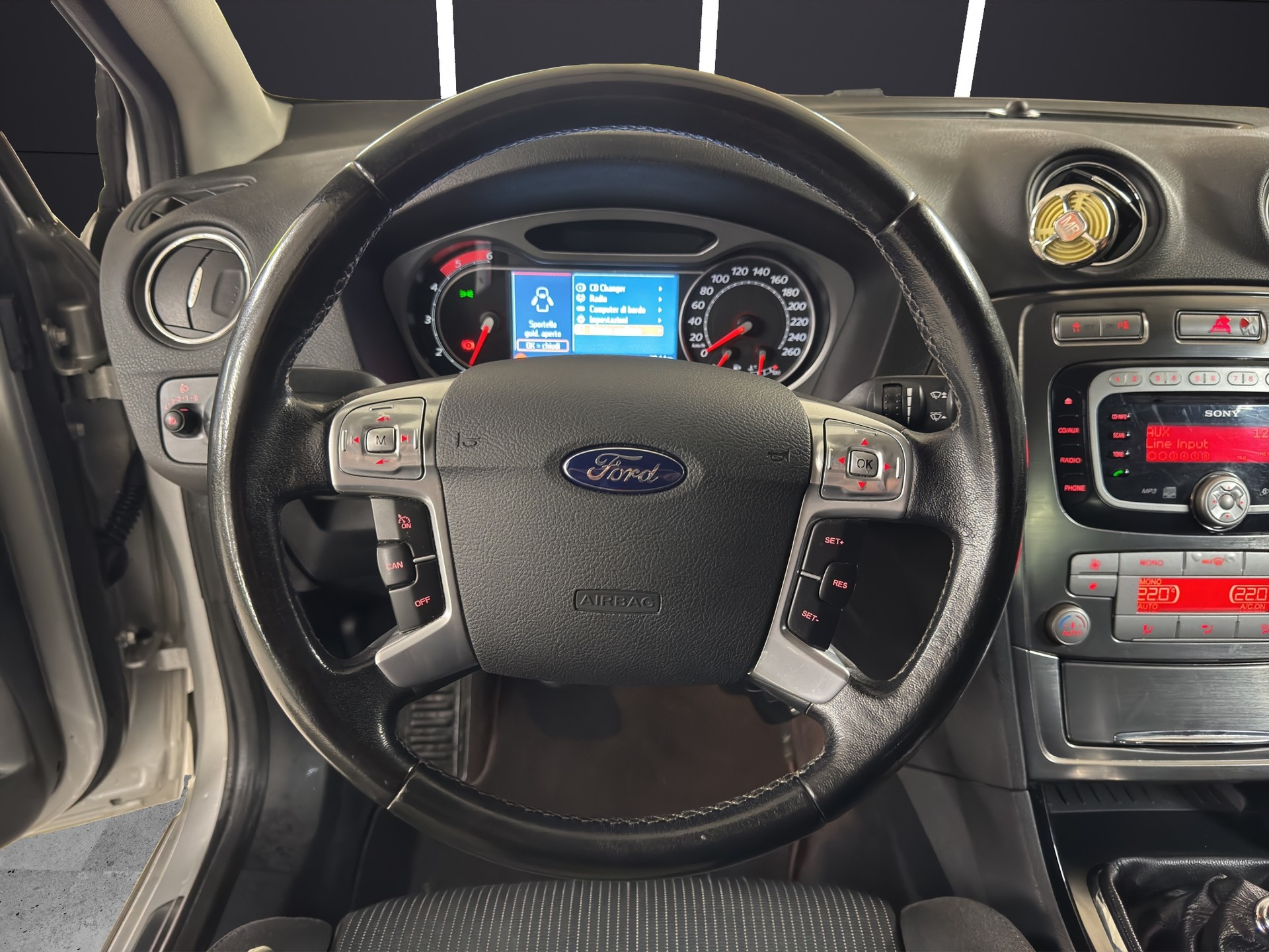 FORD Mondeo 2.0 TDCi 16V Titanium Executive-image-10