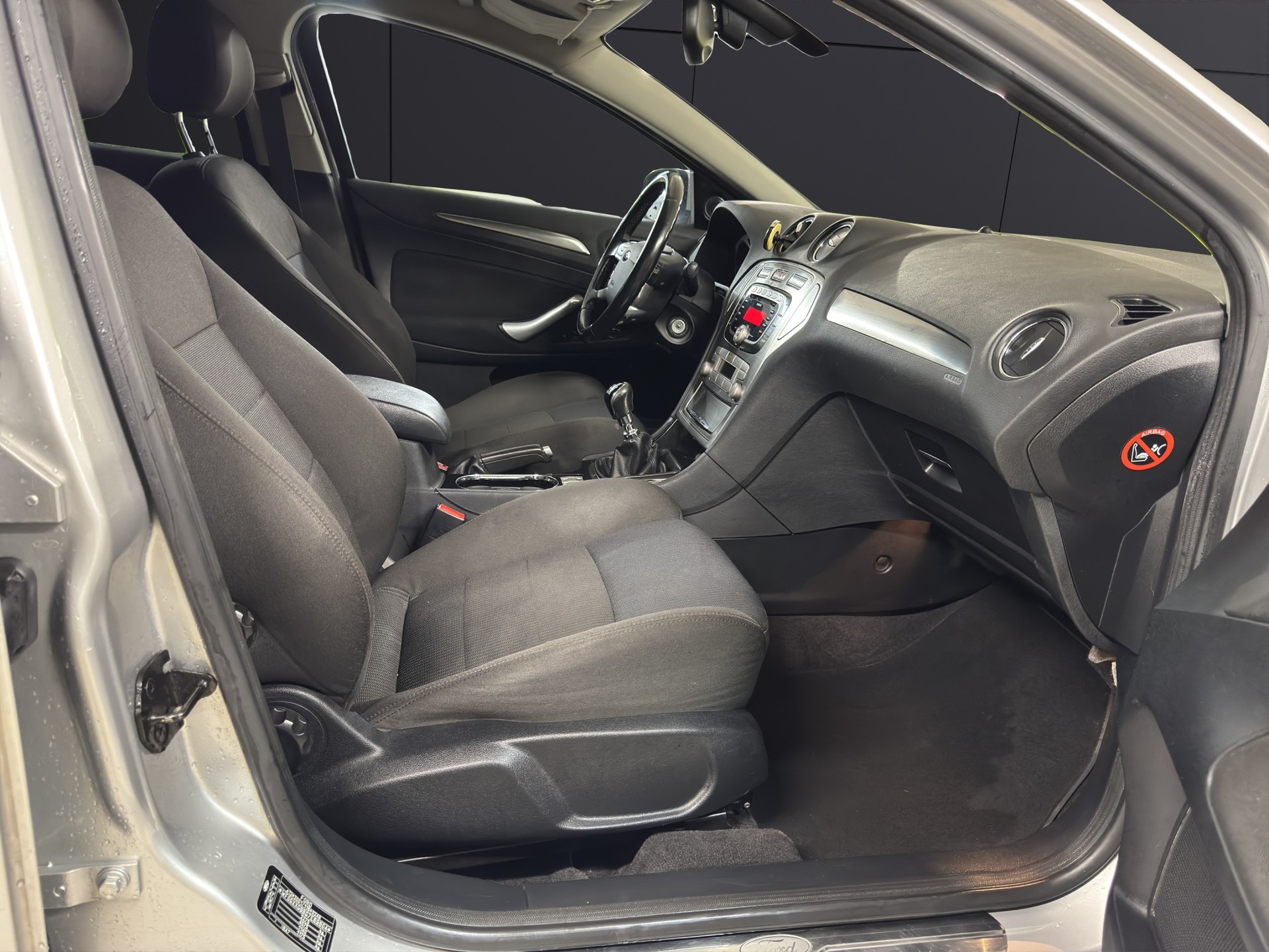 FORD Mondeo 2.0 TDCi 16V Titanium Executive-image-8