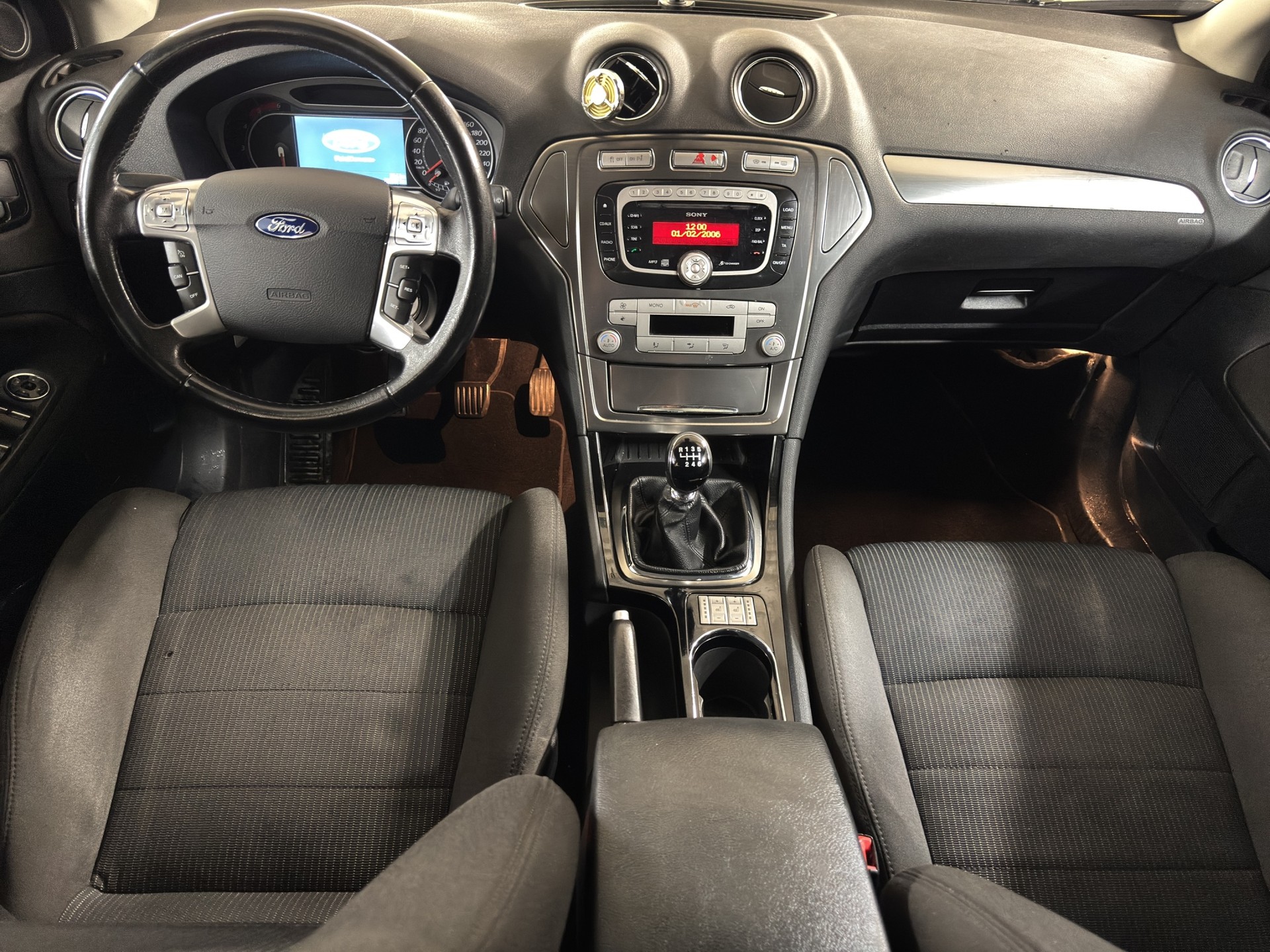 FORD Mondeo 2.0 TDCi 16V Titanium Executive-image-9