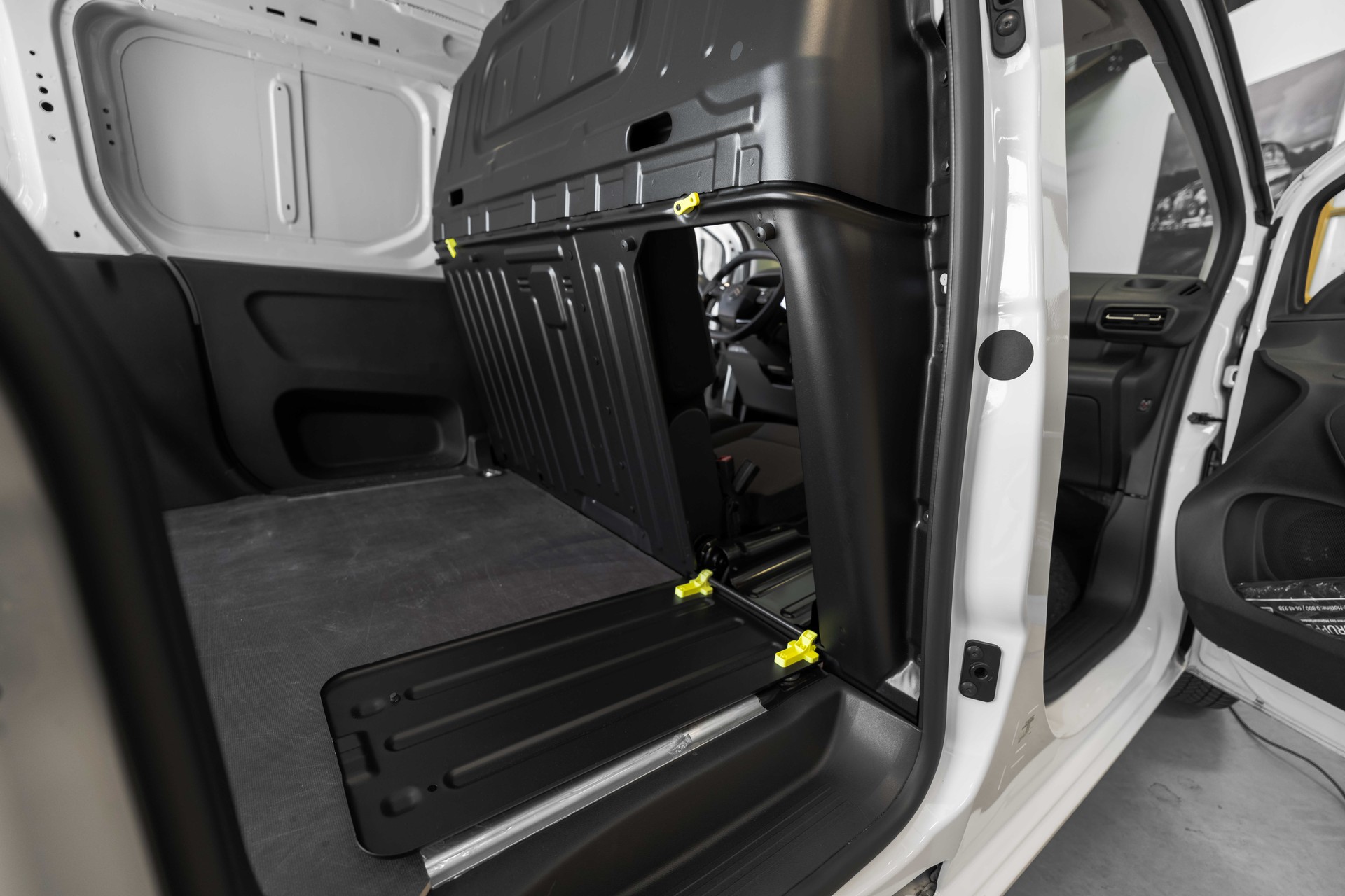 CITROEN e-Berlingo Van M L1 AHK MIT 2000KG ANHÄNGELAST-image-17
