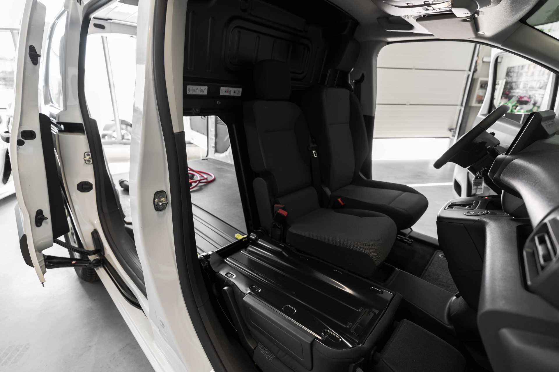 CITROEN e-Berlingo Van M L1 AHK MIT 2000KG ANHÄNGELAST-image-18