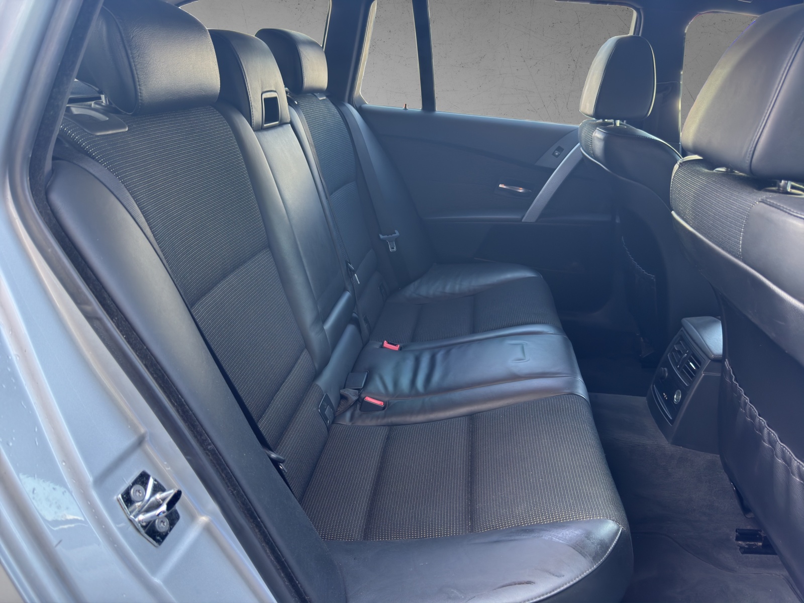 BMW 530xi Touring-image-12
