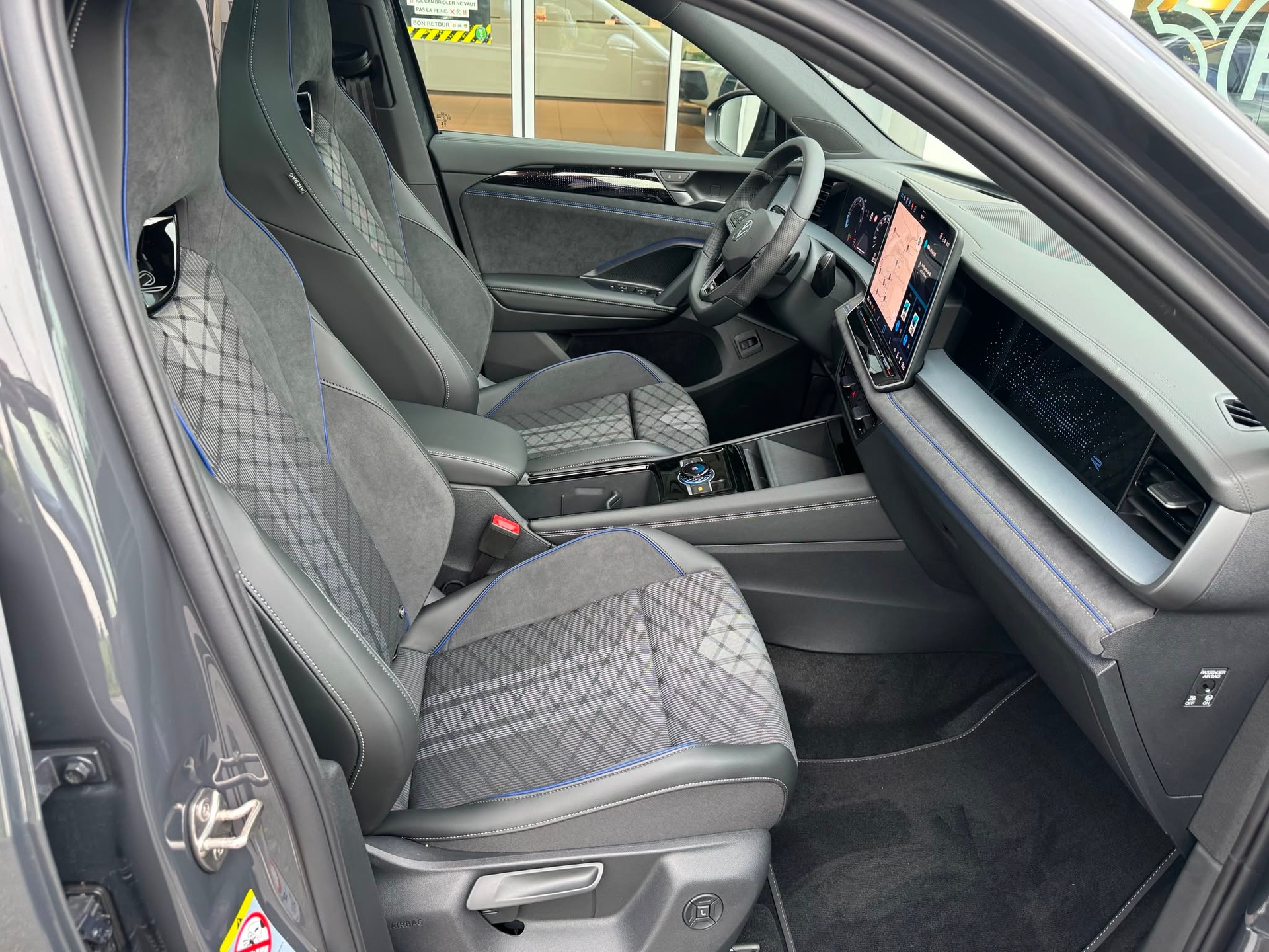 VW Tayron 2.0 TDI SCR R-Line 4Motion DSG-image-2
