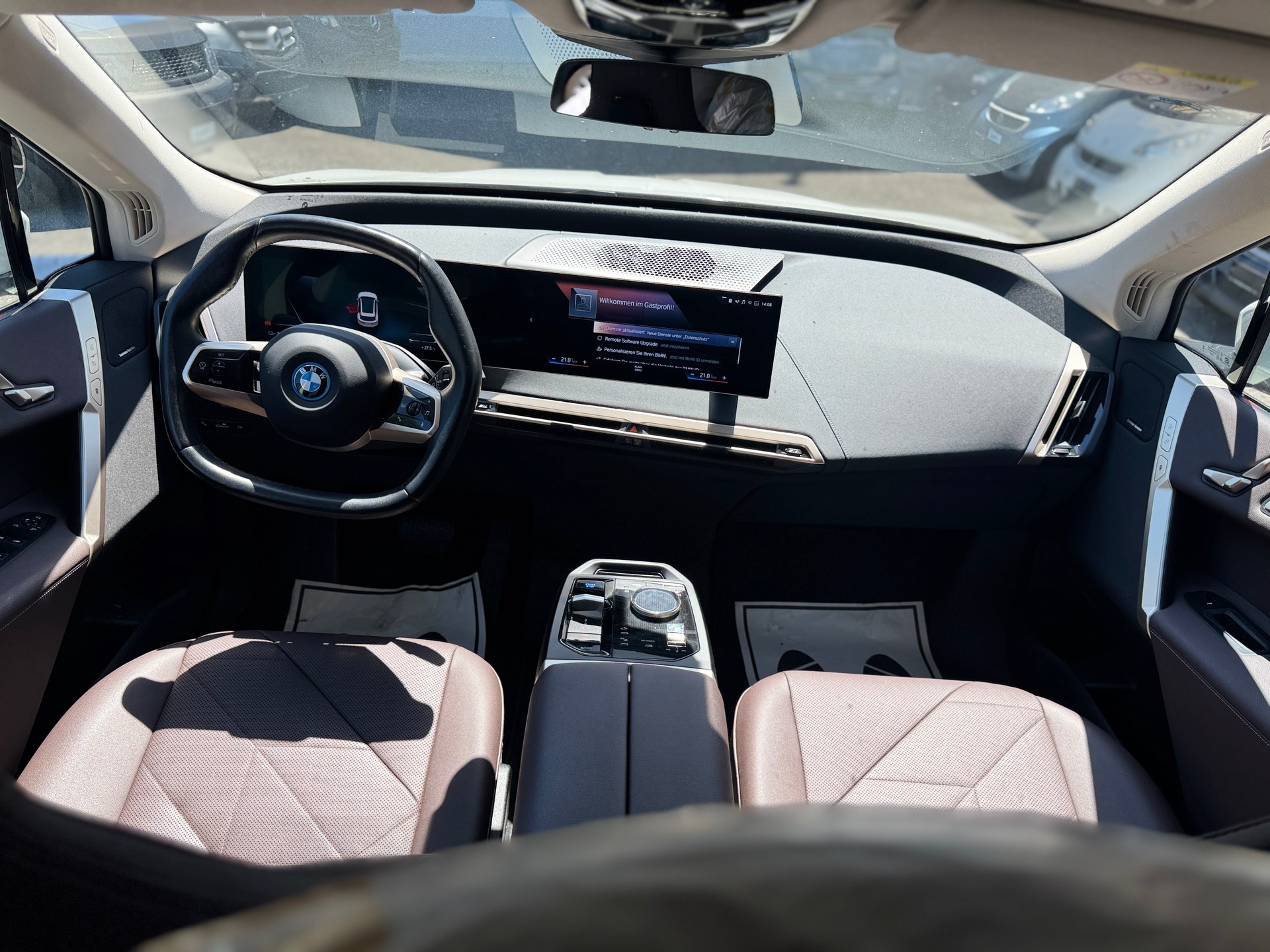 BMW iX xDrive40-image-10