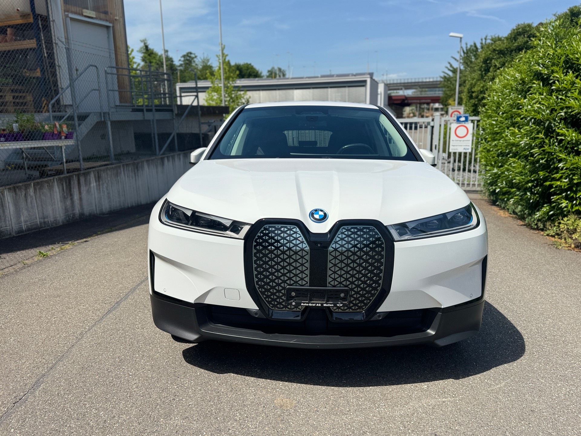 BMW iX xDrive40-image-5