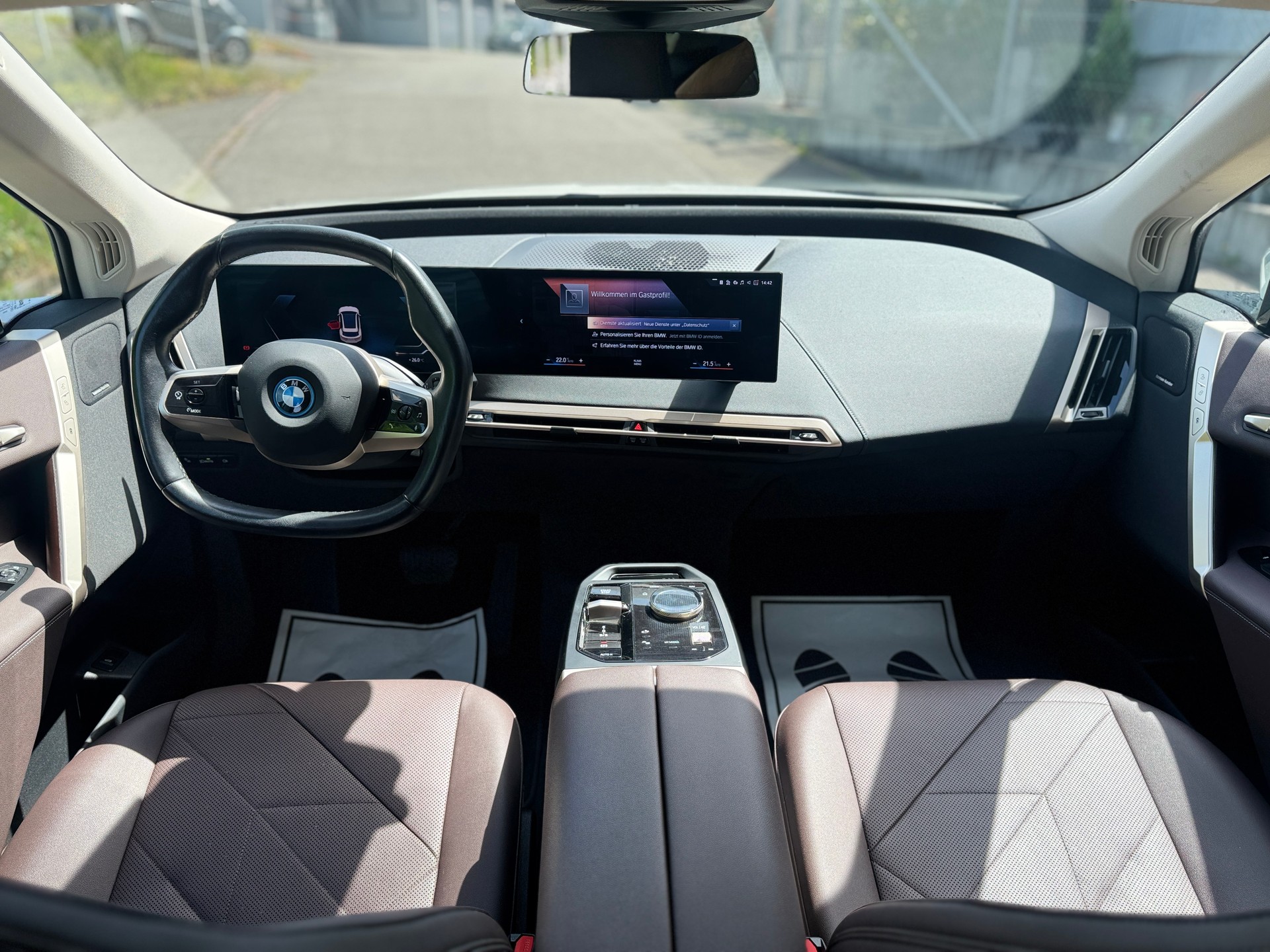 BMW iX xDrive40-image-10