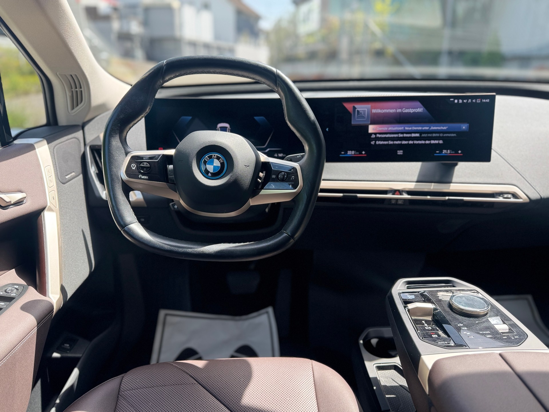 BMW iX xDrive40-image-11