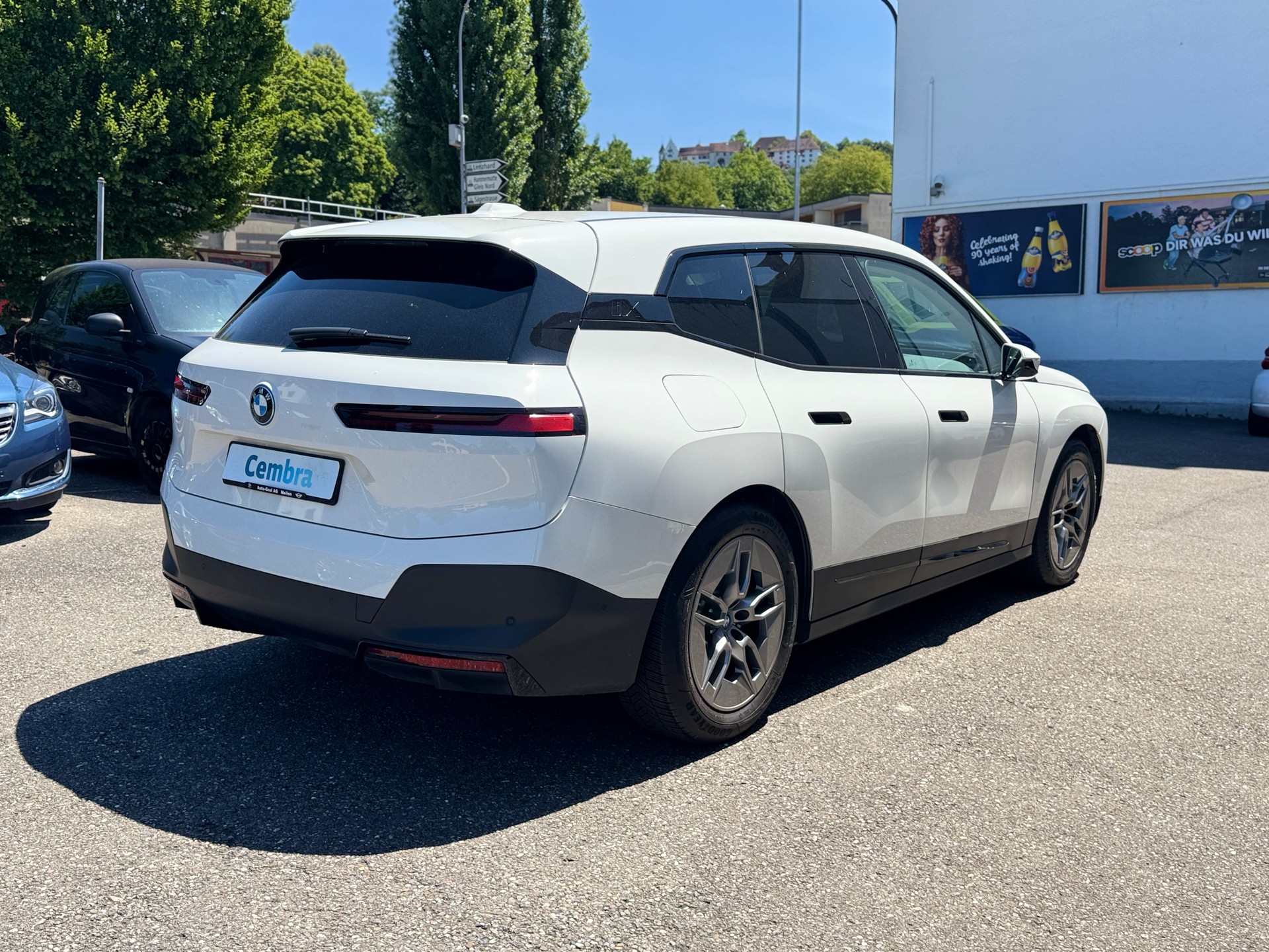 BMW iX xDrive40-image-3