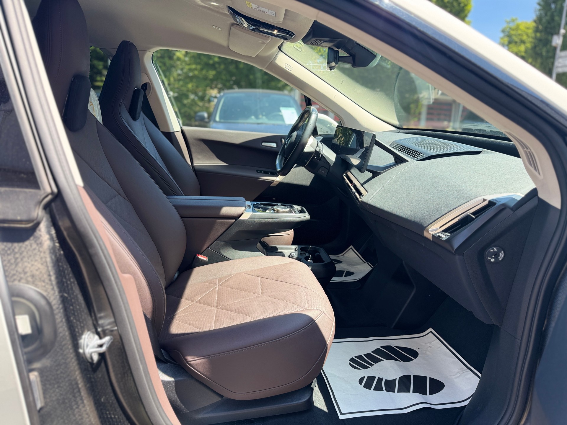 BMW iX xDrive40-image-9