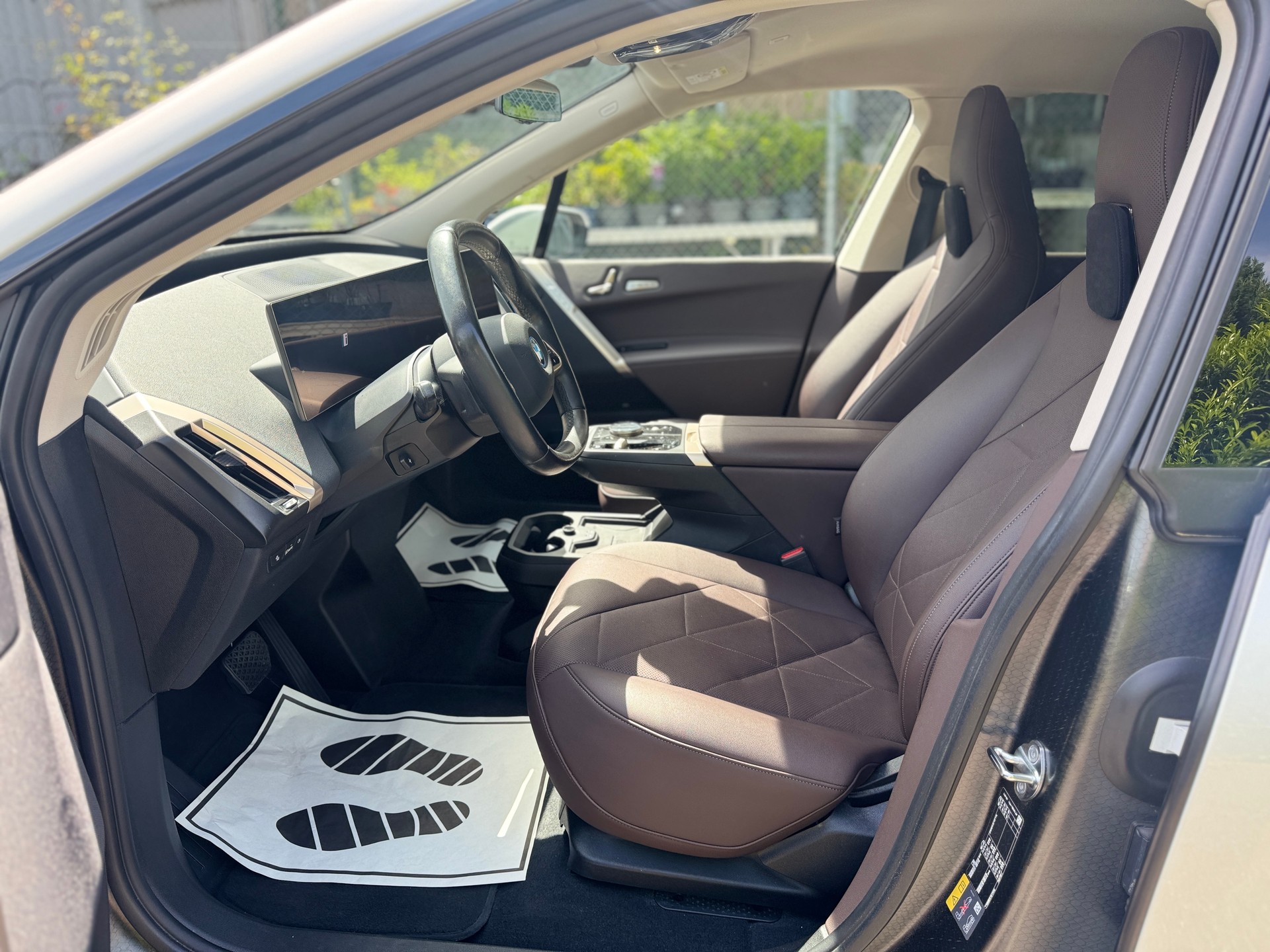 BMW iX xDrive40-image-6