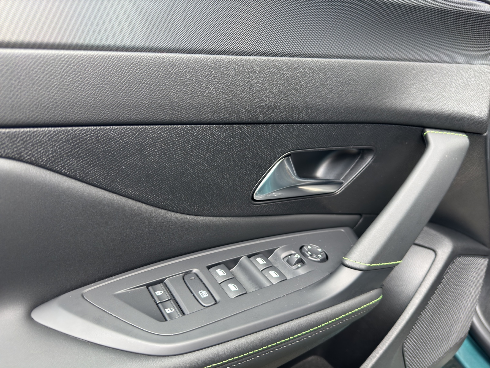 PEUGEOT 308 SW 1.6 PHEV 180 GT-image-21