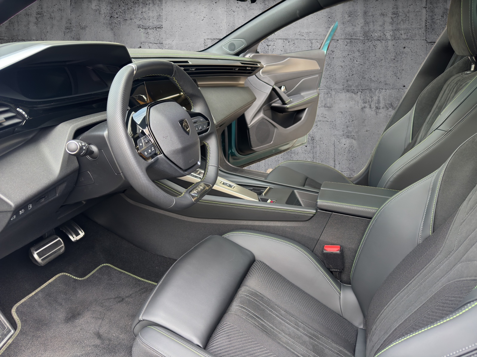 PEUGEOT 308 SW 1.6 PHEV 180 GT-image-18