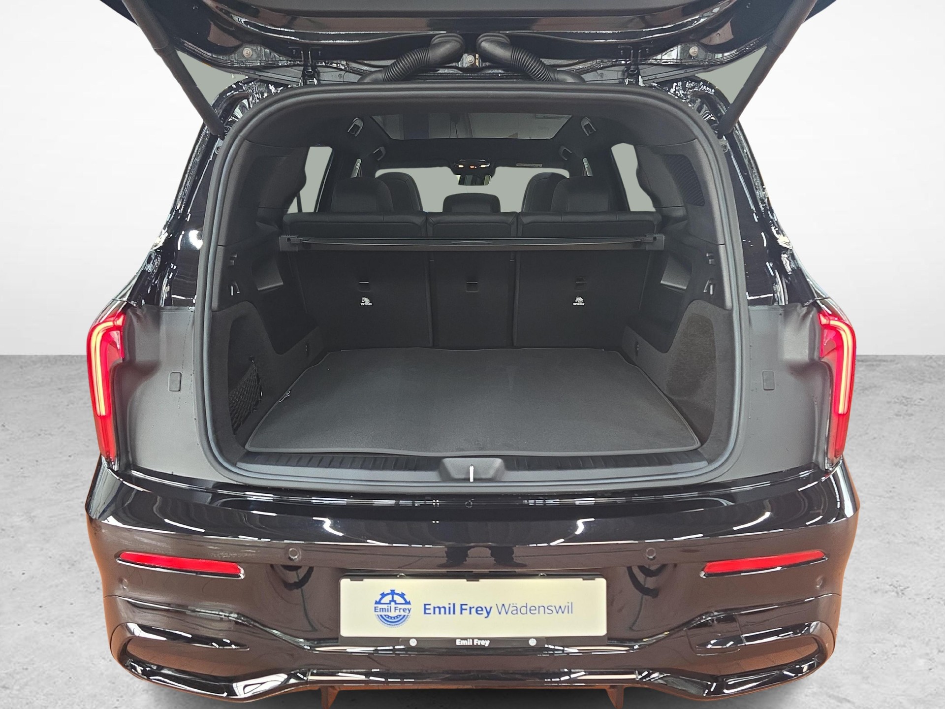 MERCEDES-BENZ GLB 220 4MATIC AMG Line-image-10