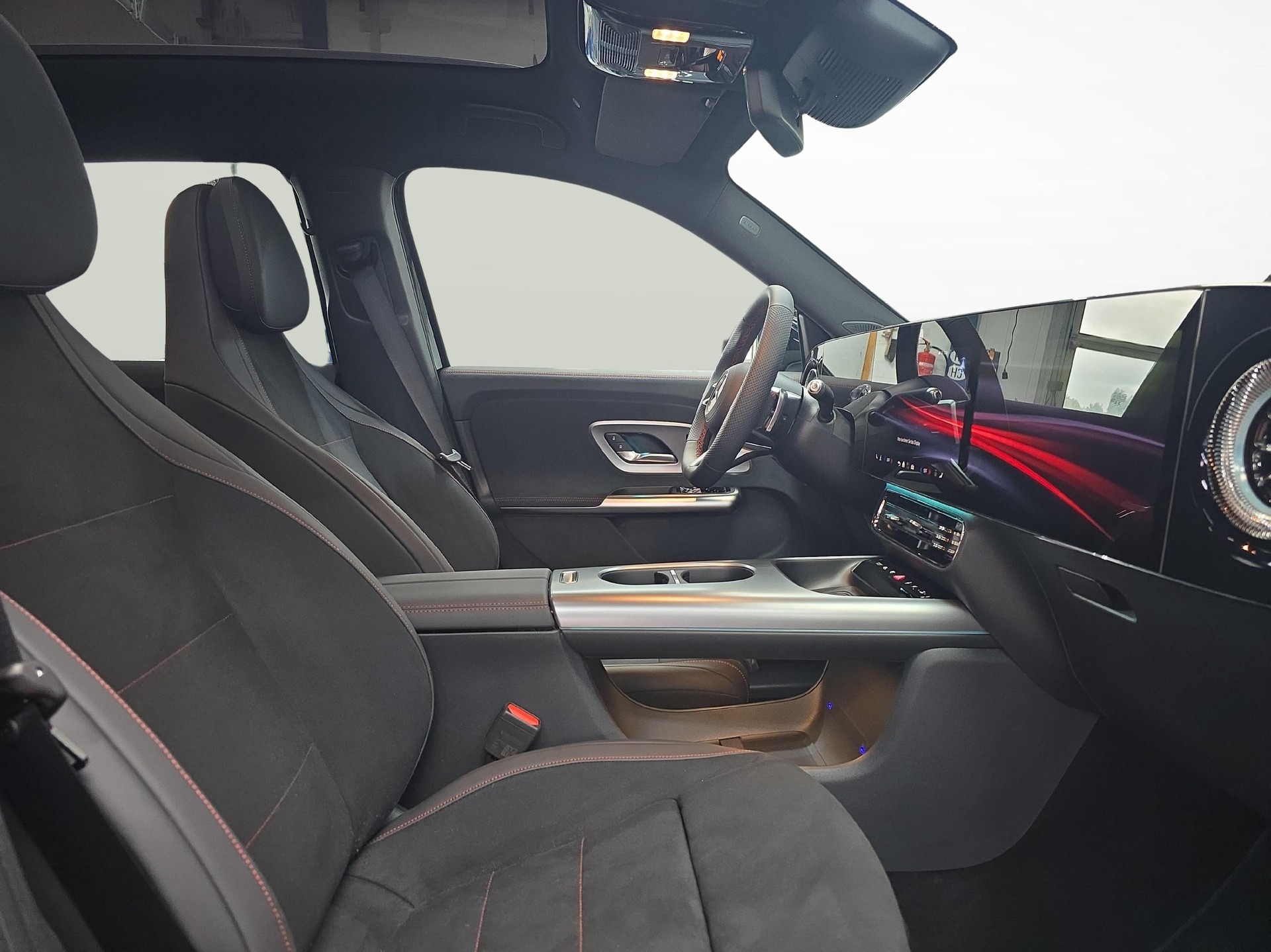 MERCEDES-BENZ GLB 220 4MATIC AMG Line-image-7