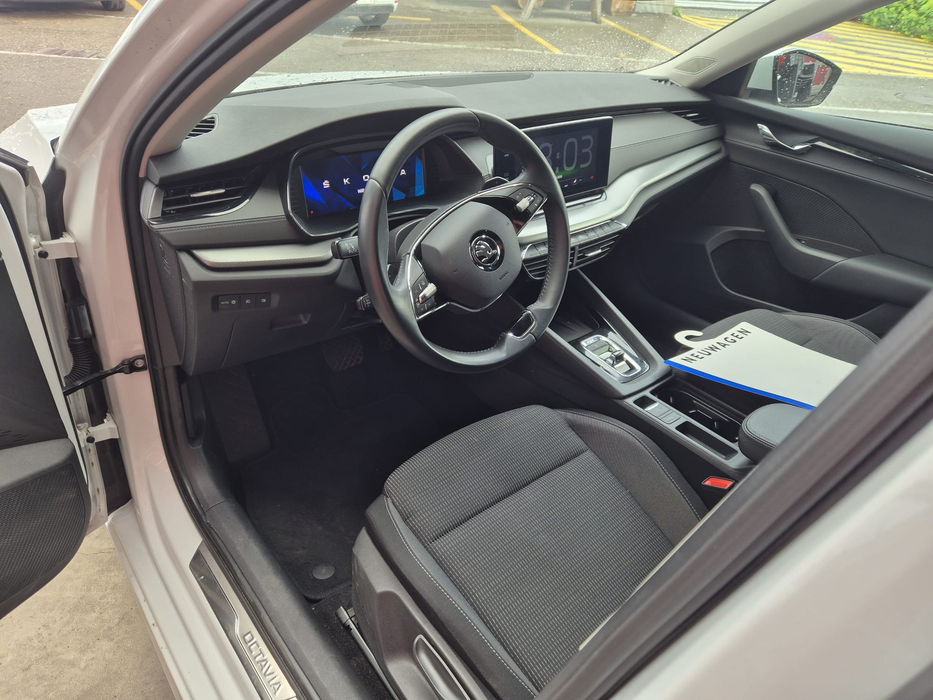 SKODA Octavia Combi 2.0 TDI DSG Ambition 4x4-image-8